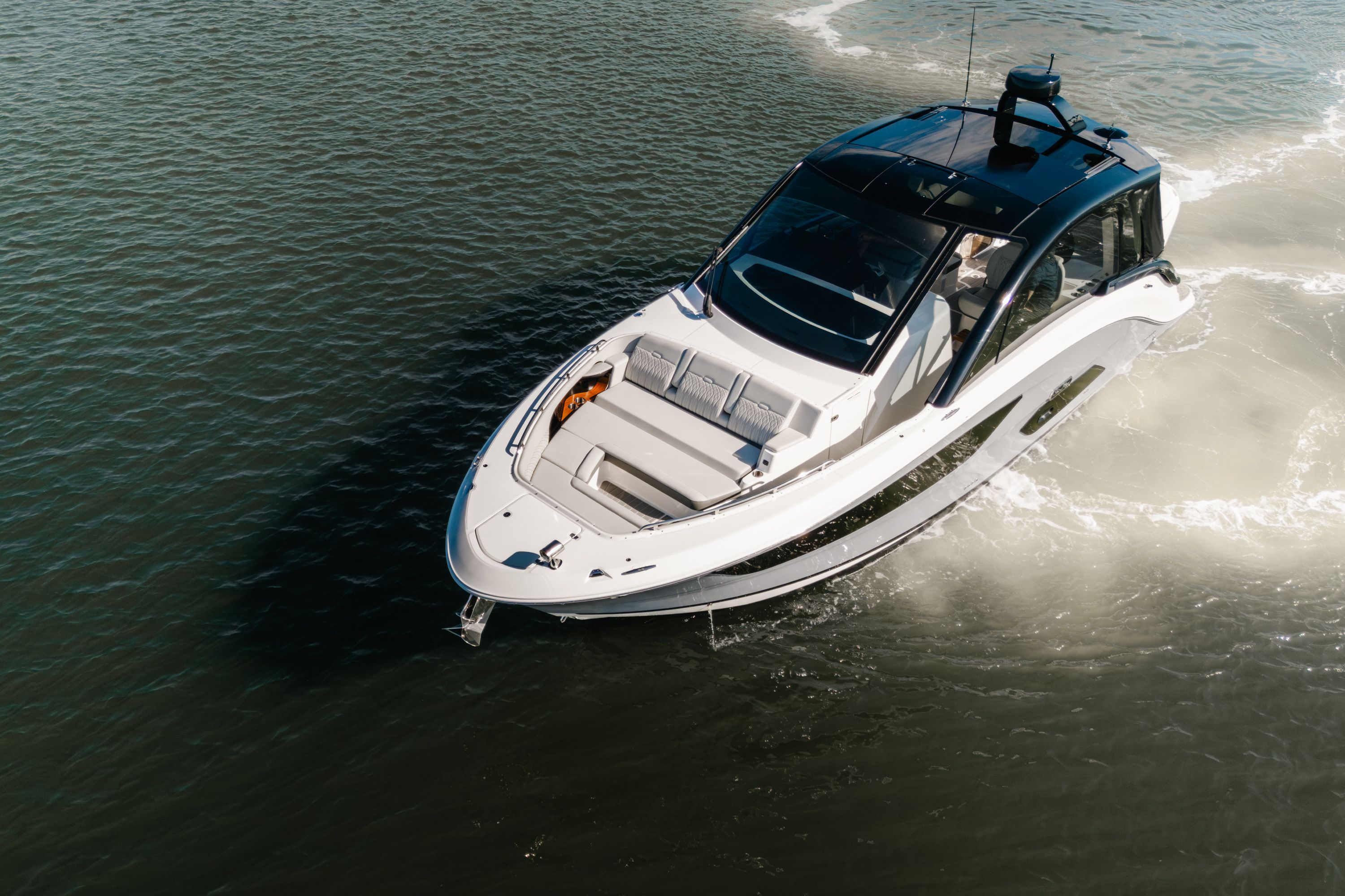 2023 Sea Ray 370 SUNDANCER Image Thumbnail #3