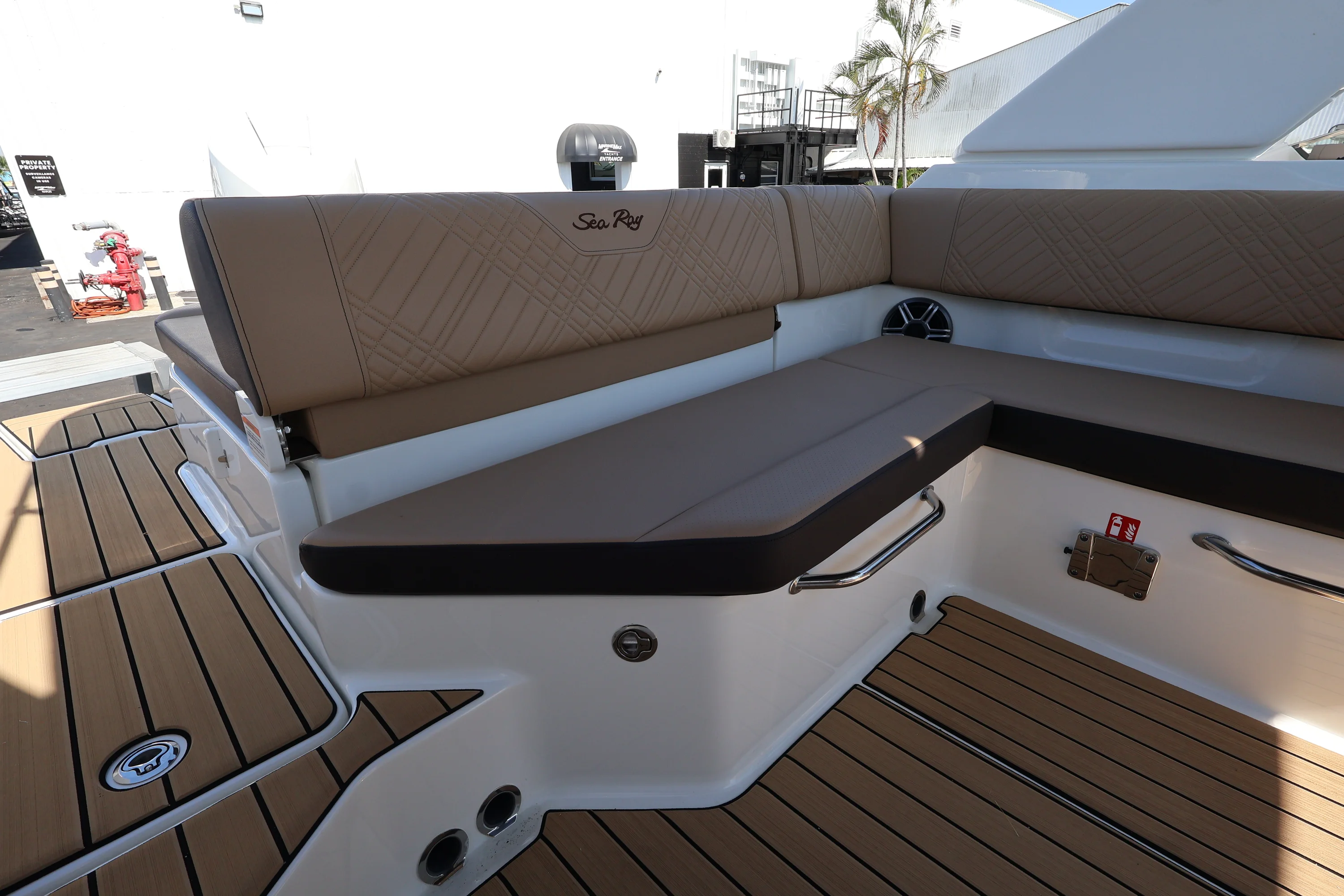 2026 Sea Ray SDX 230 Outboard Image Thumbnail #11