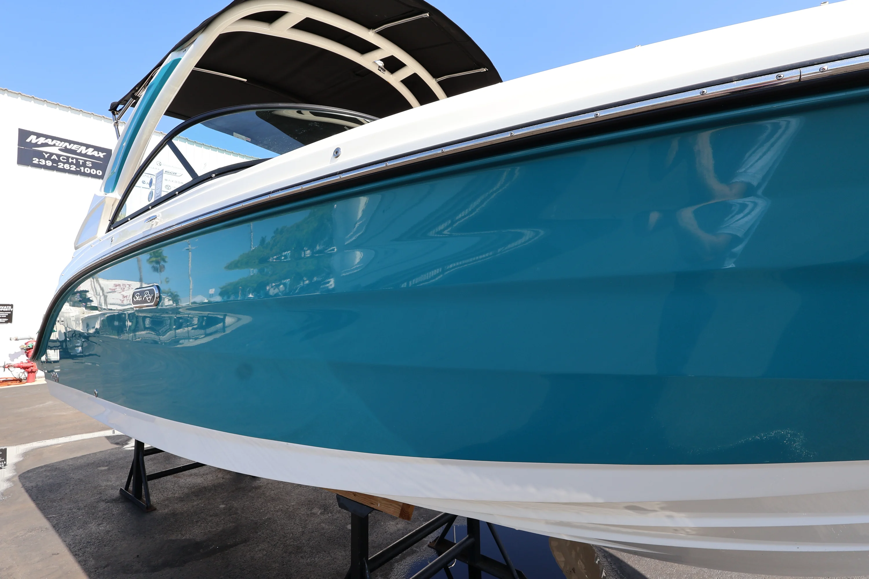 2026 Sea Ray SDX 230 Outboard Image Thumbnail #6
