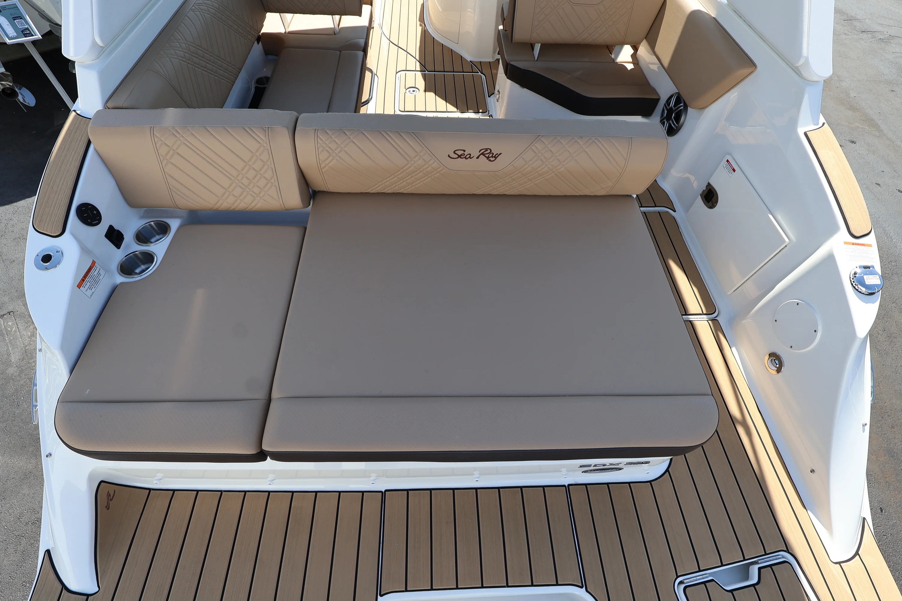 2026 Sea Ray SDX 230 Outboard Image Thumbnail #9