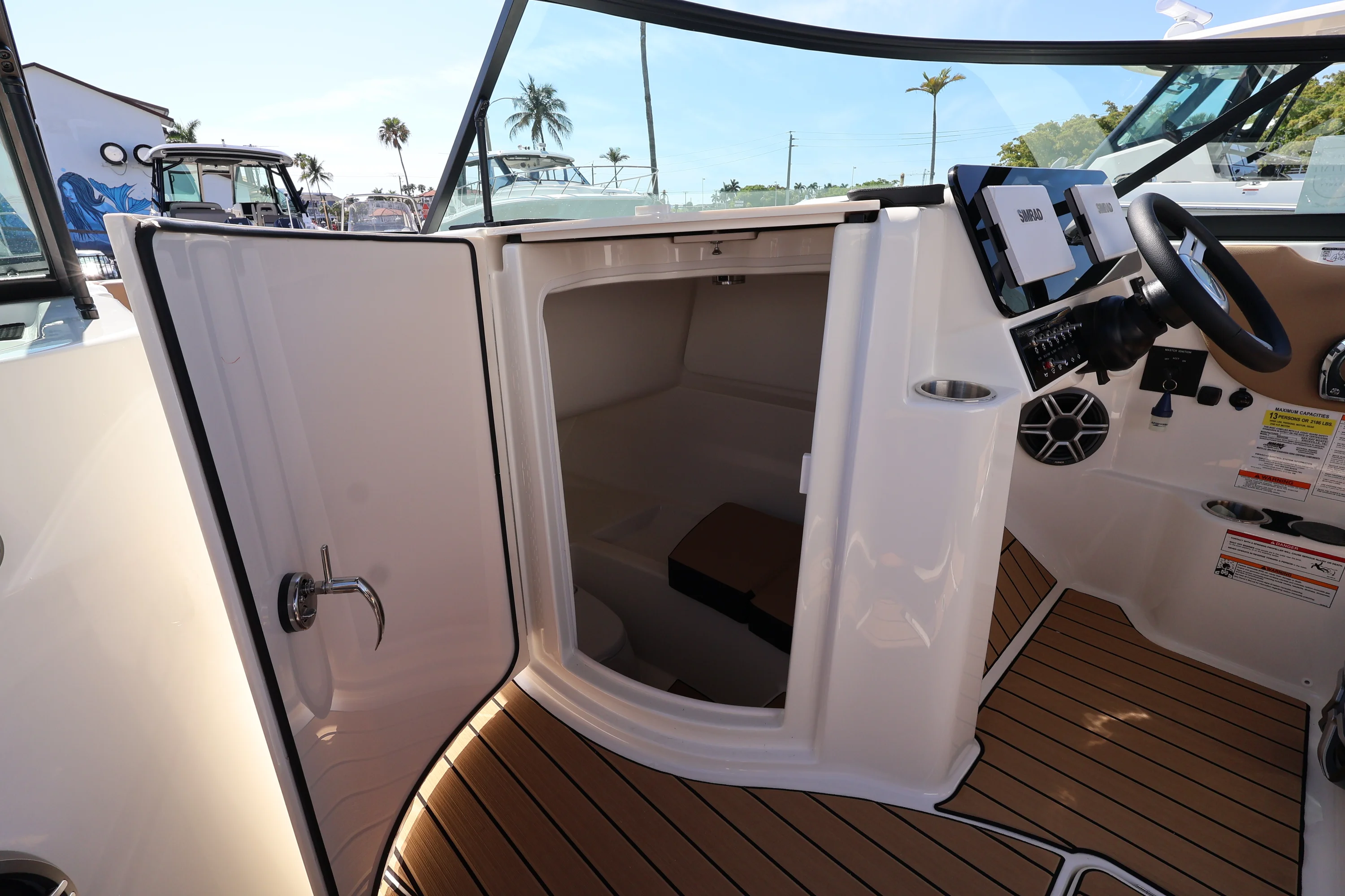 2026 Sea Ray SDX 230 Outboard Image Thumbnail #16