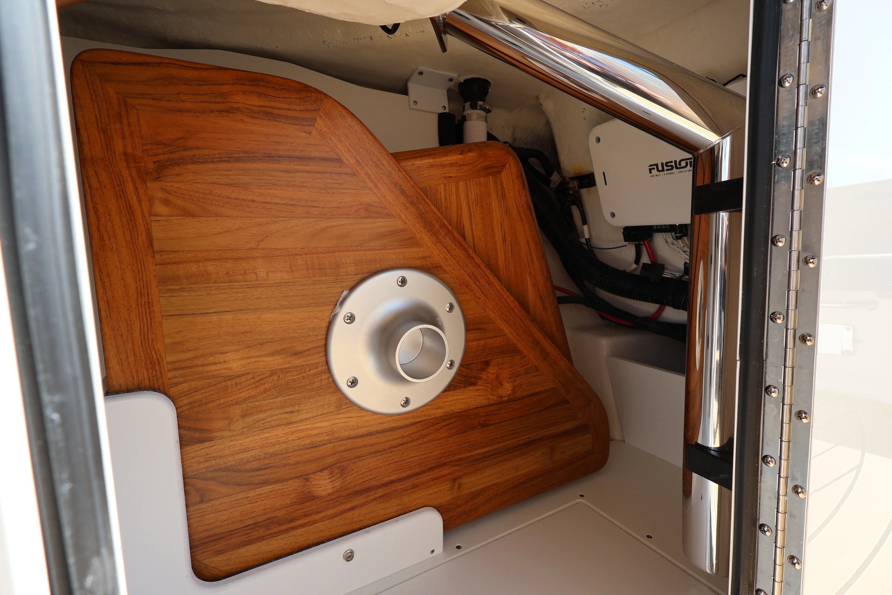 2026 Sea Ray SDX 230 Outboard Image Thumbnail #20