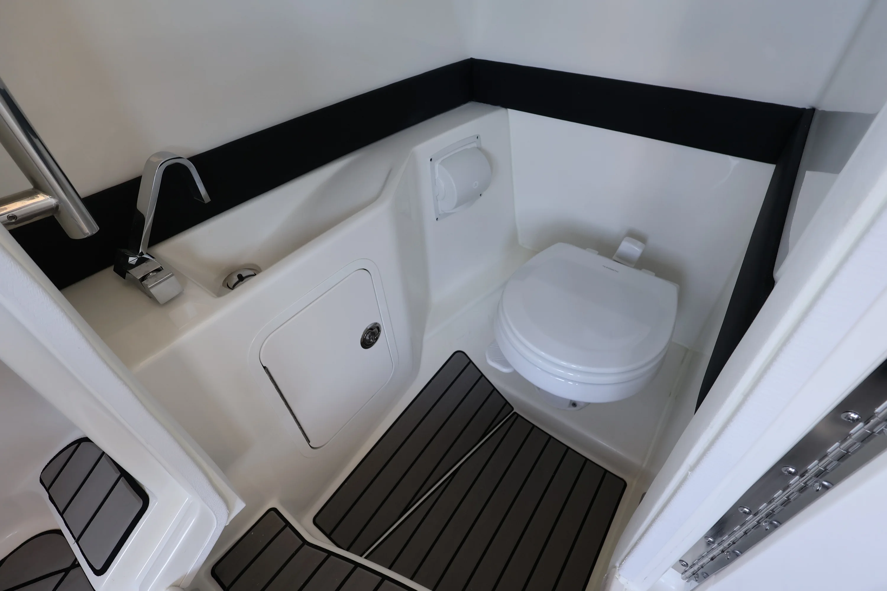 2026 Sea Ray SLX 260 Outboard Image Thumbnail #20