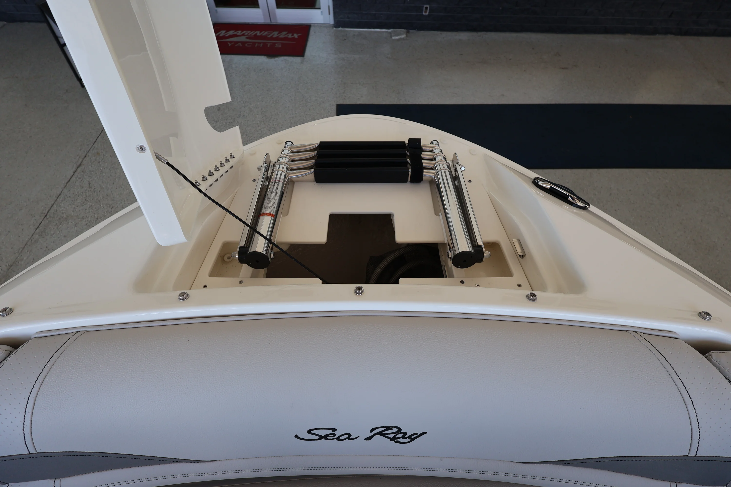 2026 Sea Ray SLX 260 Outboard Image Thumbnail #25