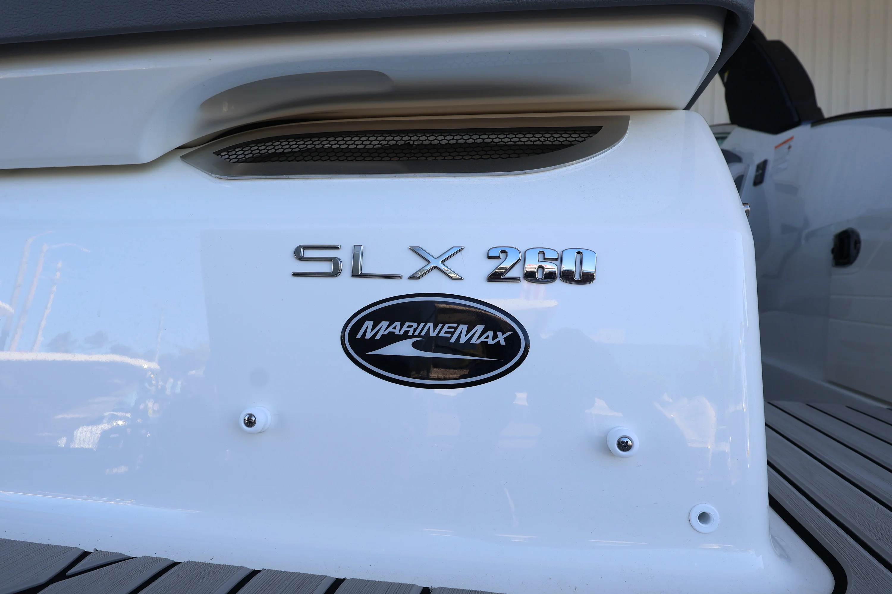 2026 Sea Ray SLX 260 Outboard Image Thumbnail #7