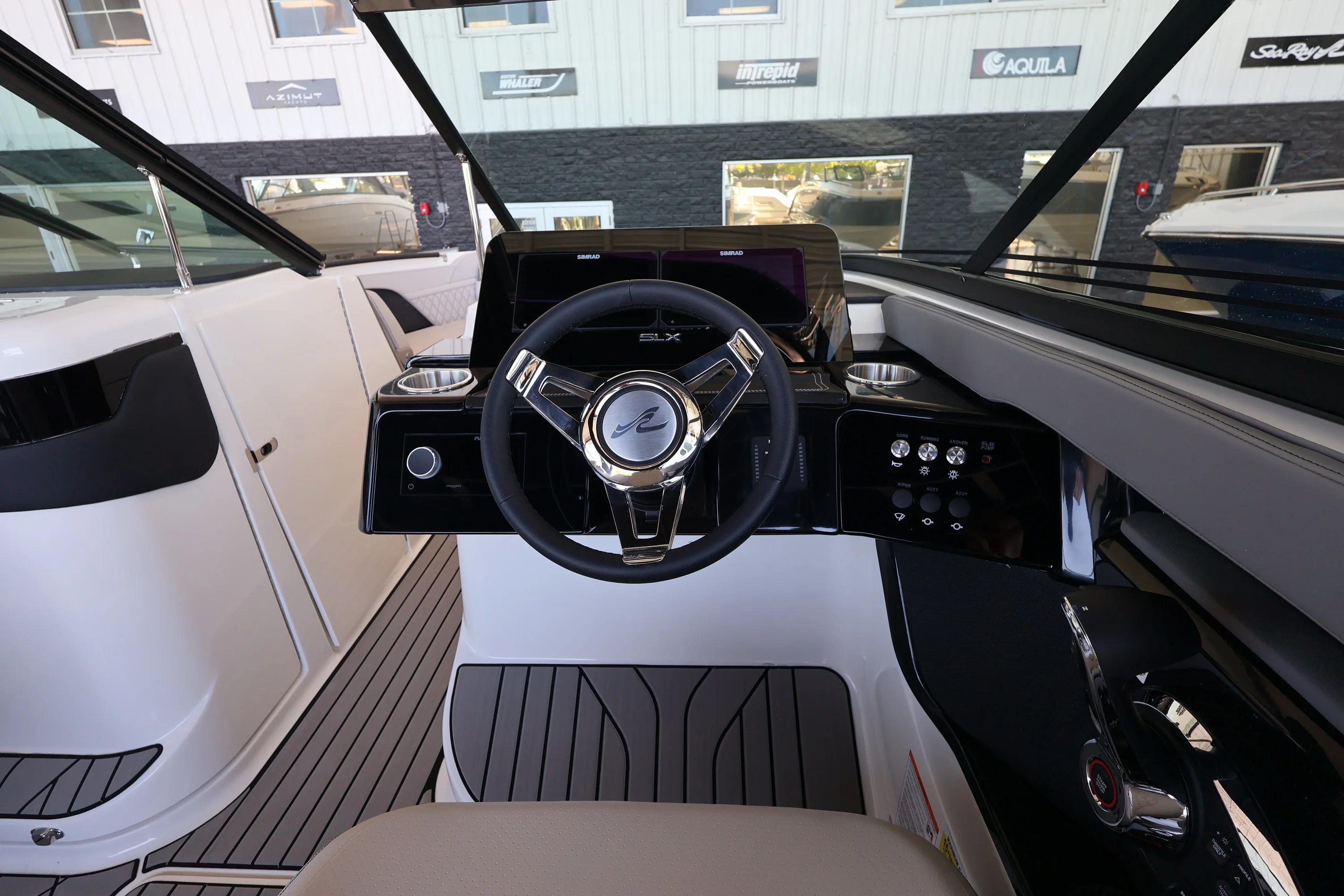 2026 Sea Ray SLX 260 Outboard Image Thumbnail #14