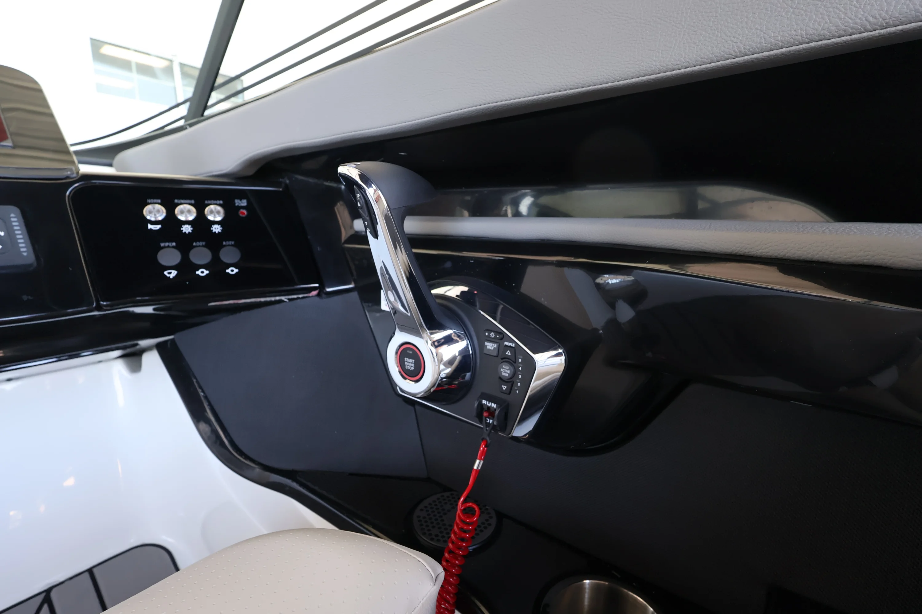 2026 Sea Ray SLX 260 Outboard Image Thumbnail #15