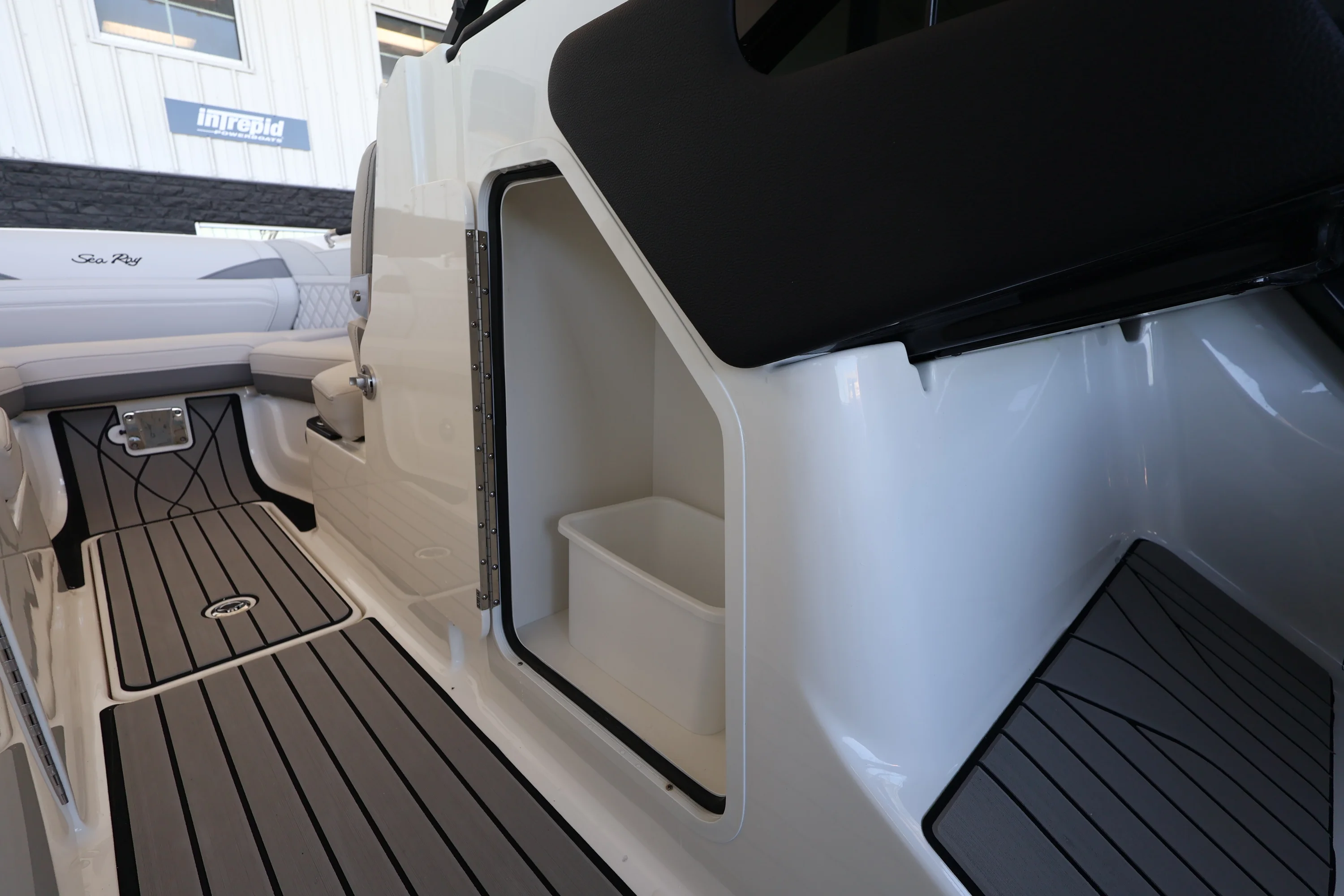 2026 Sea Ray SLX 260 Outboard Image Thumbnail #21