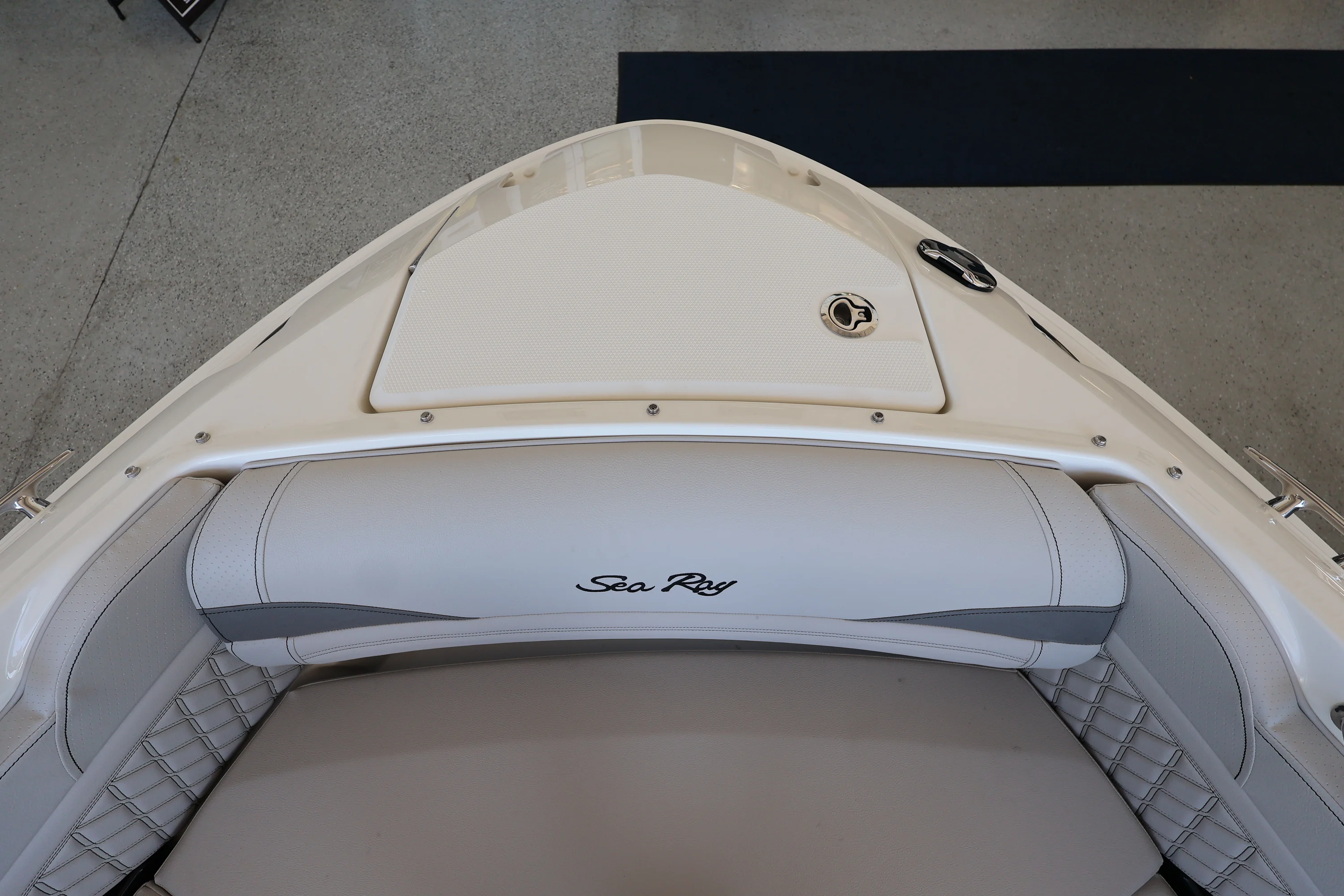 2026 Sea Ray SLX 260 Outboard Image Thumbnail #24