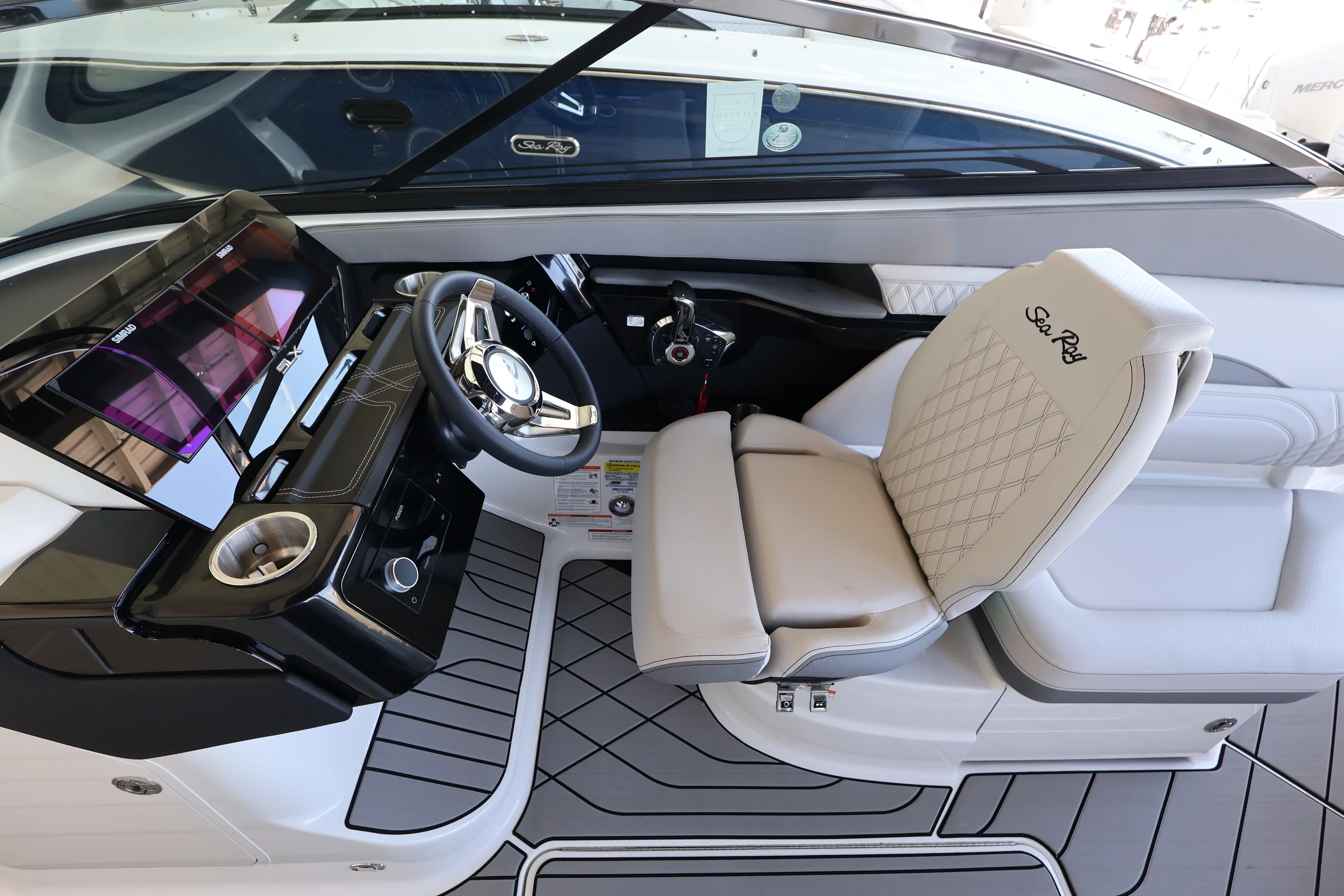 2026 Sea Ray SLX 260 Outboard Image Thumbnail #13