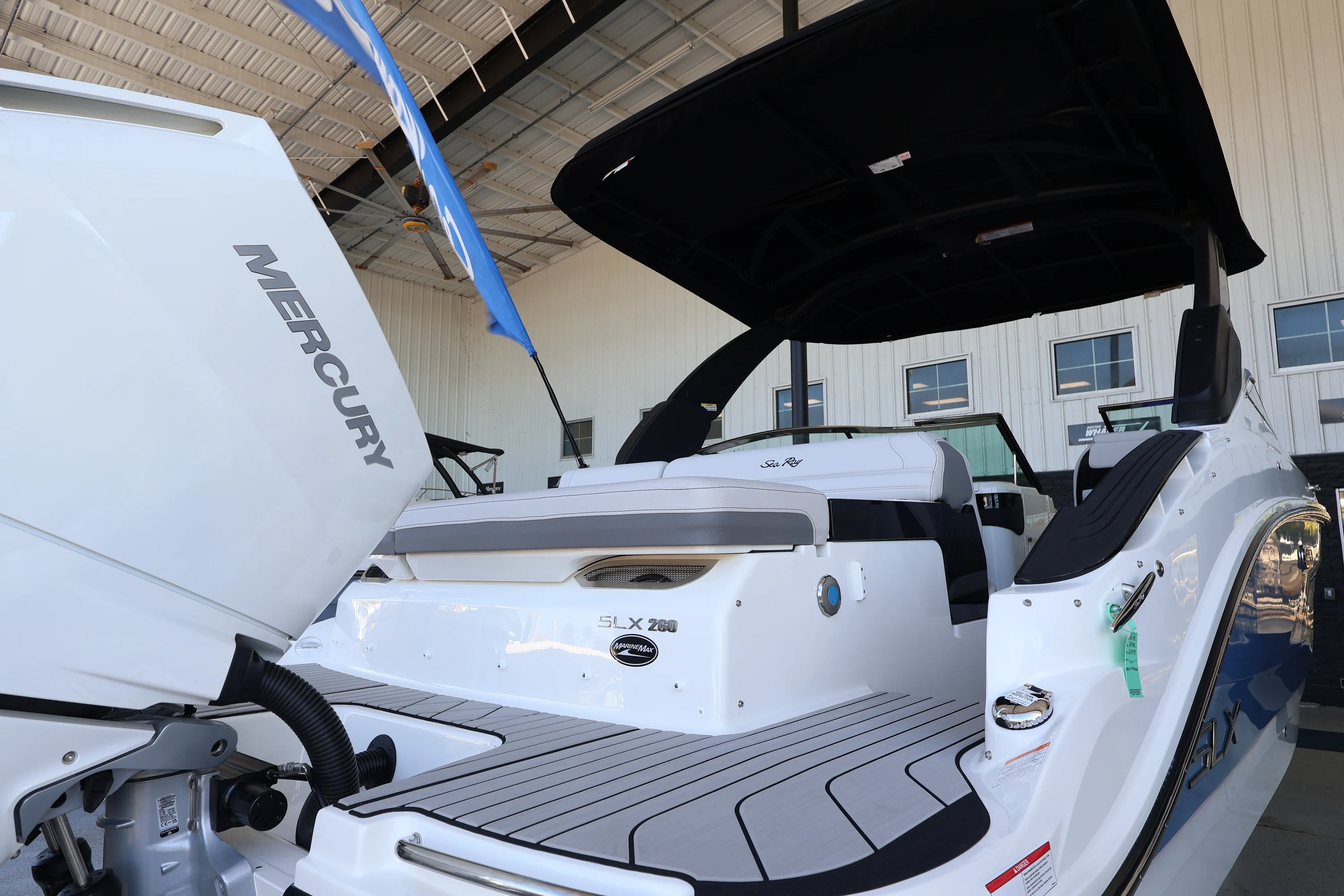 2026 Sea Ray SLX 260 Outboard Image Thumbnail #6