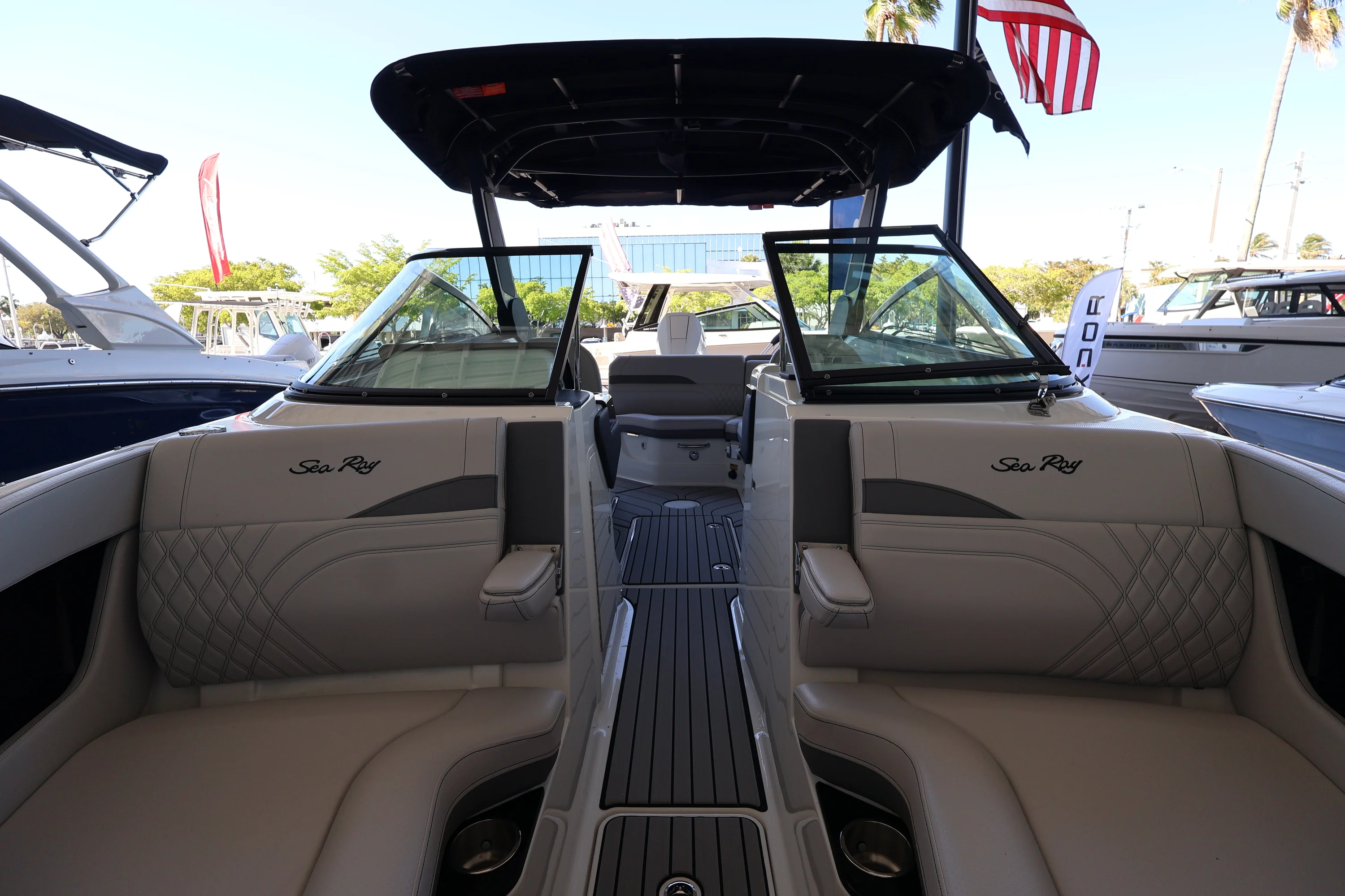 2026 Sea Ray SLX 260 Outboard Image Thumbnail #23