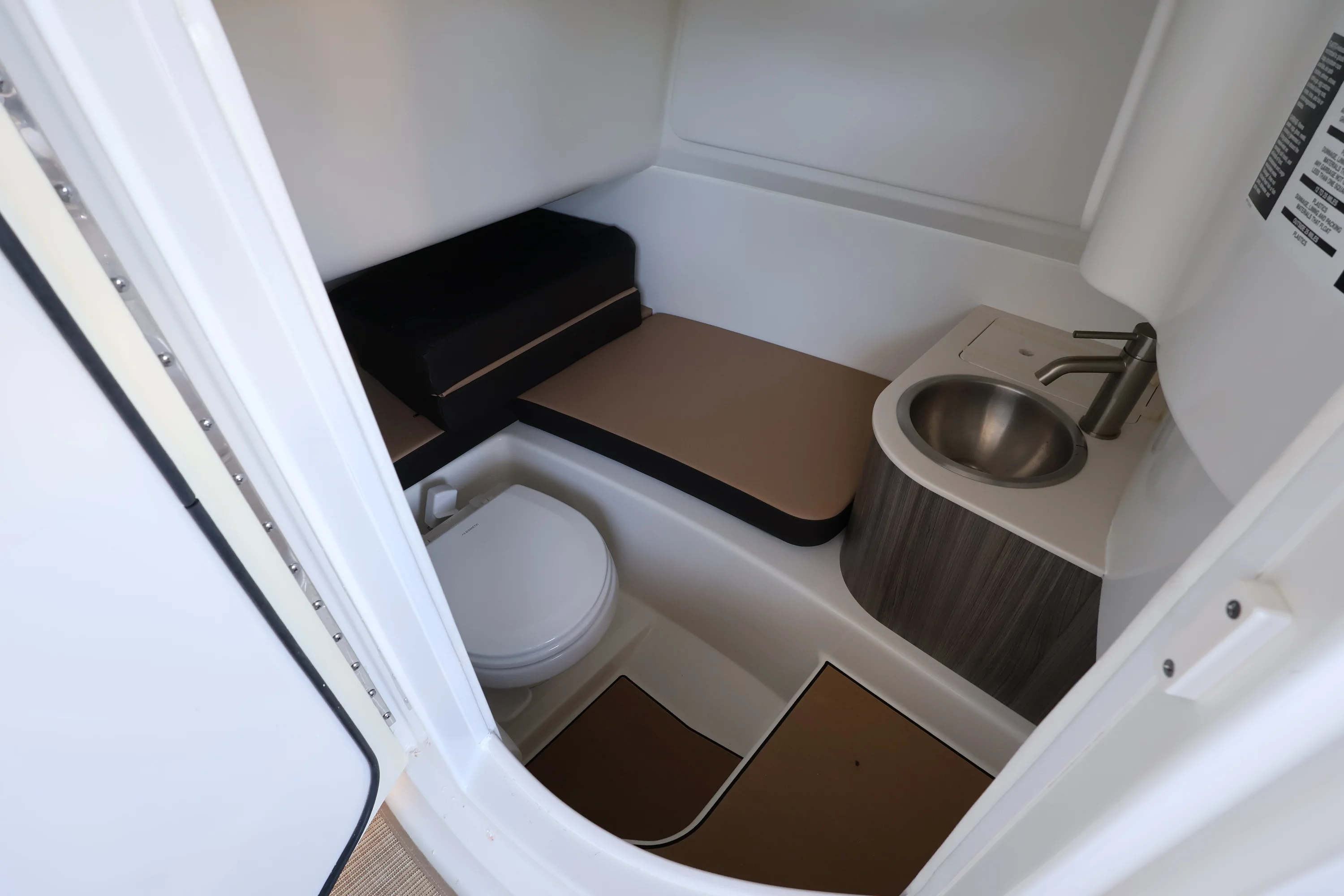 2026 Sea Ray SDX 270 Outboard Image Thumbnail #23