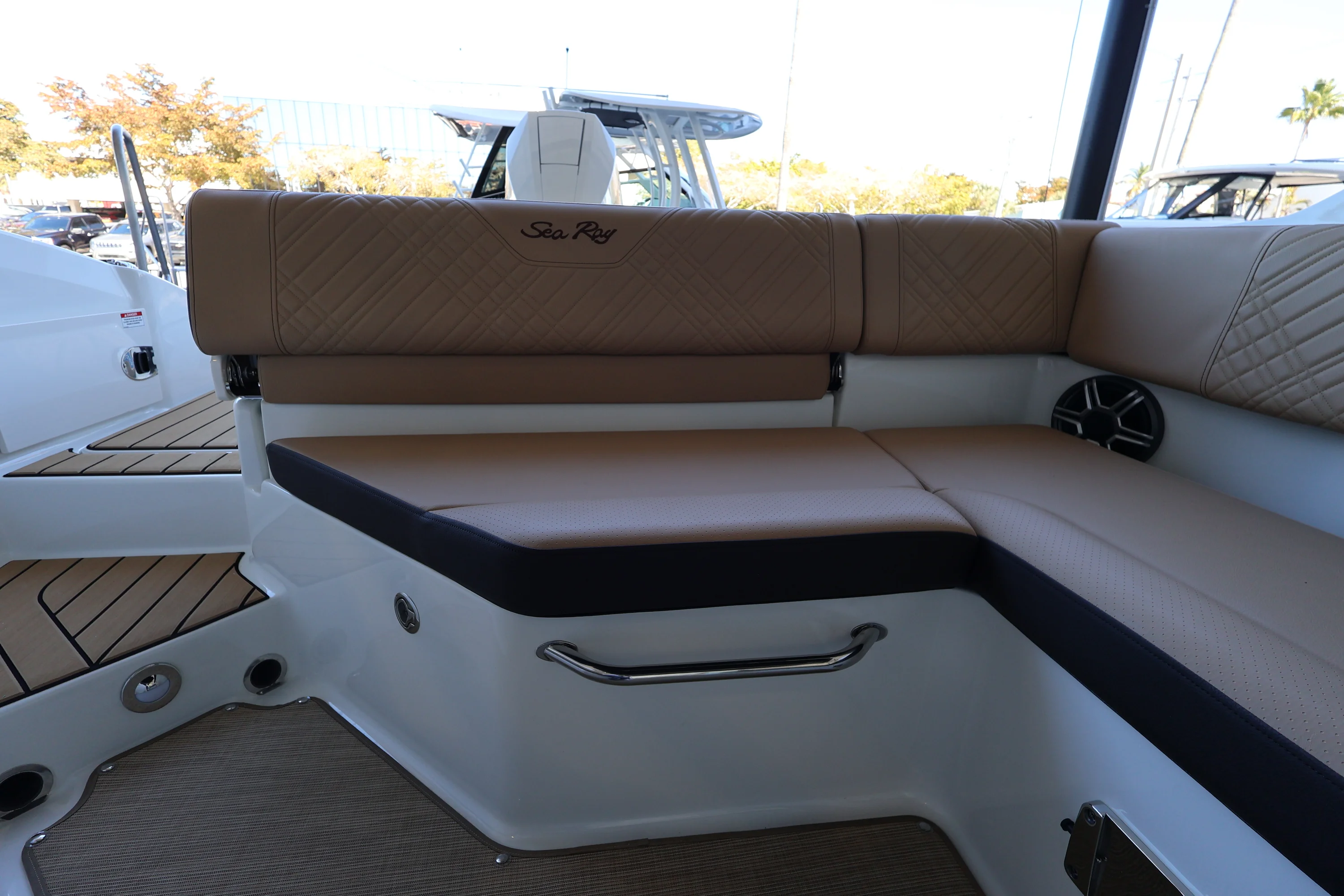 2026 Sea Ray SDX 270 Outboard Image Thumbnail #12