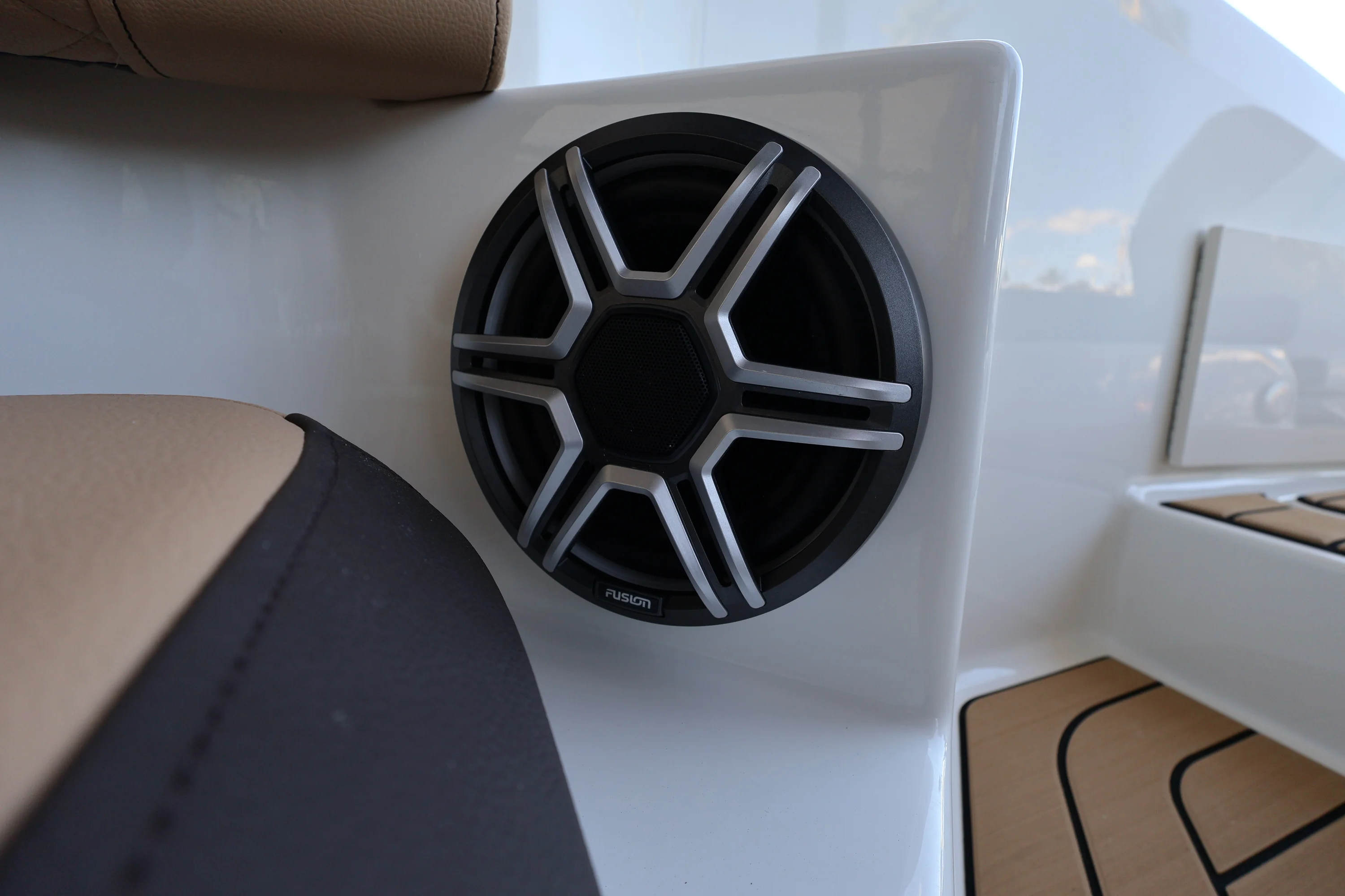 2026 Sea Ray SDX 270 Outboard Image Thumbnail #34