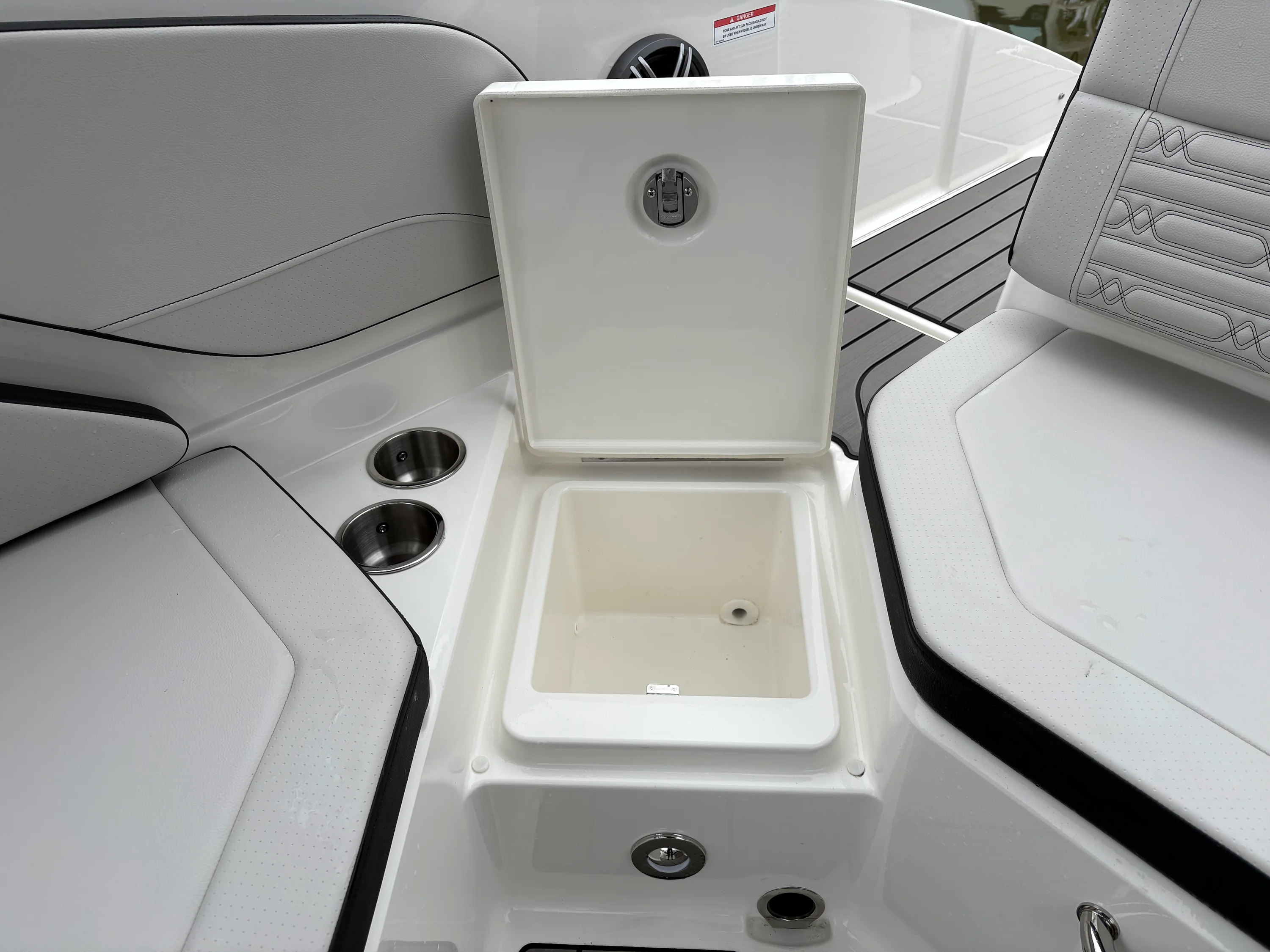 2026 Sea Ray SPX 210 Outboard Image Thumbnail #24