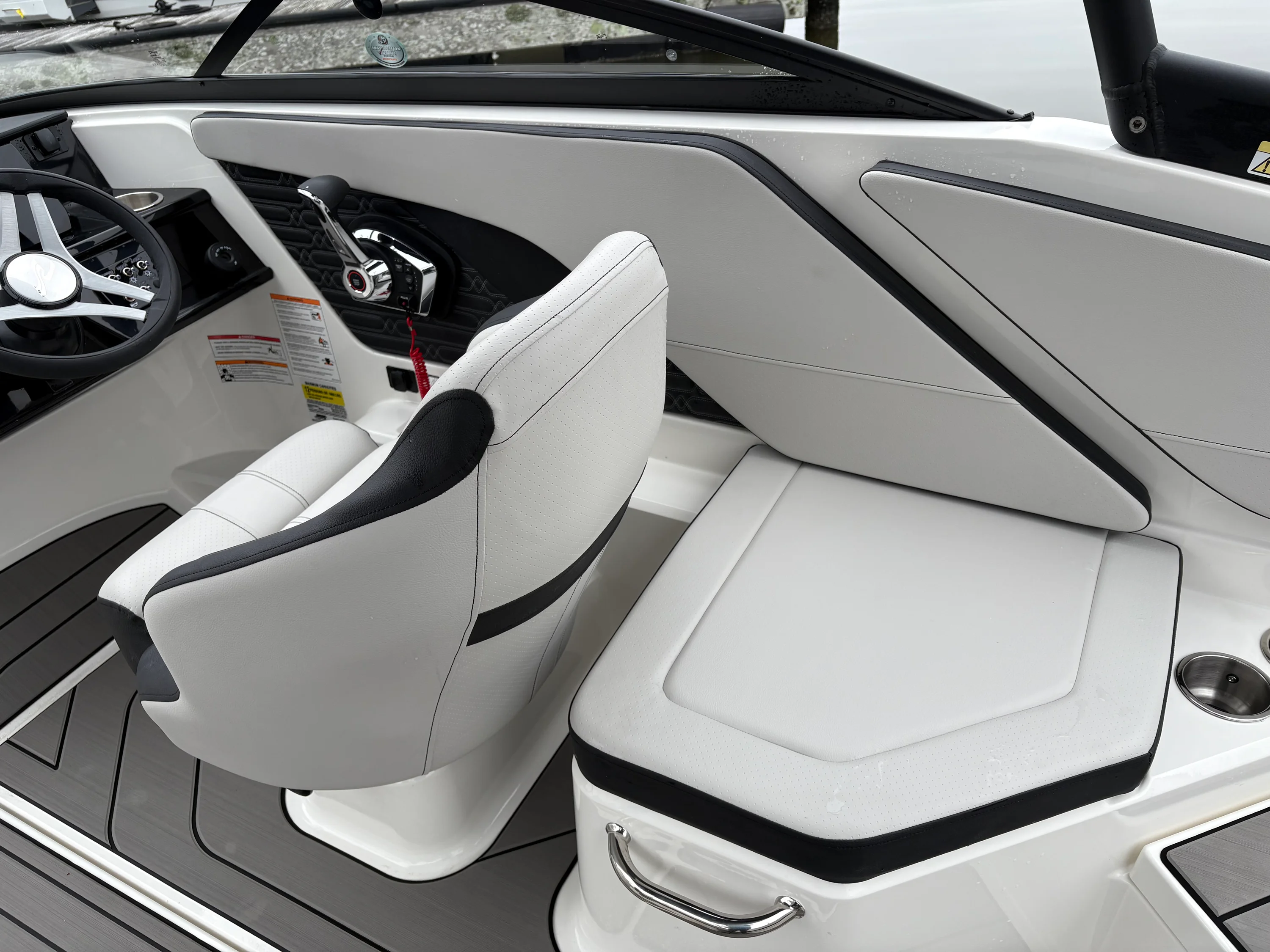 2026 Sea Ray SPX 210 Outboard Image Thumbnail #15