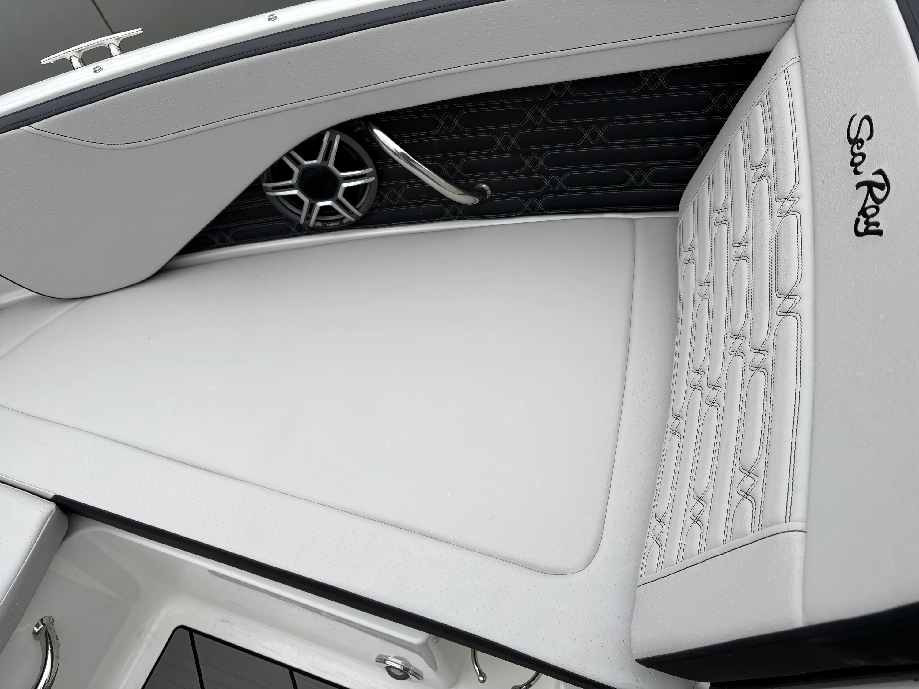 2026 Sea Ray SPX 210 Outboard Image Thumbnail #17