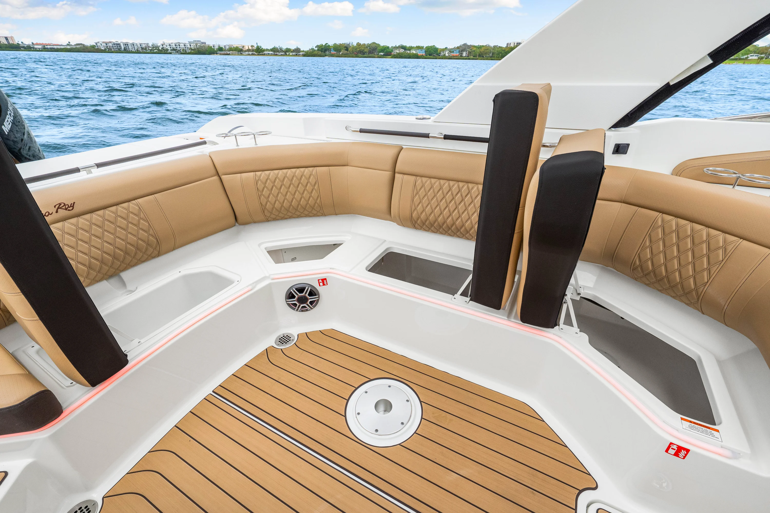 2026 Sea Ray SLX 350 Outboard Image Thumbnail #38