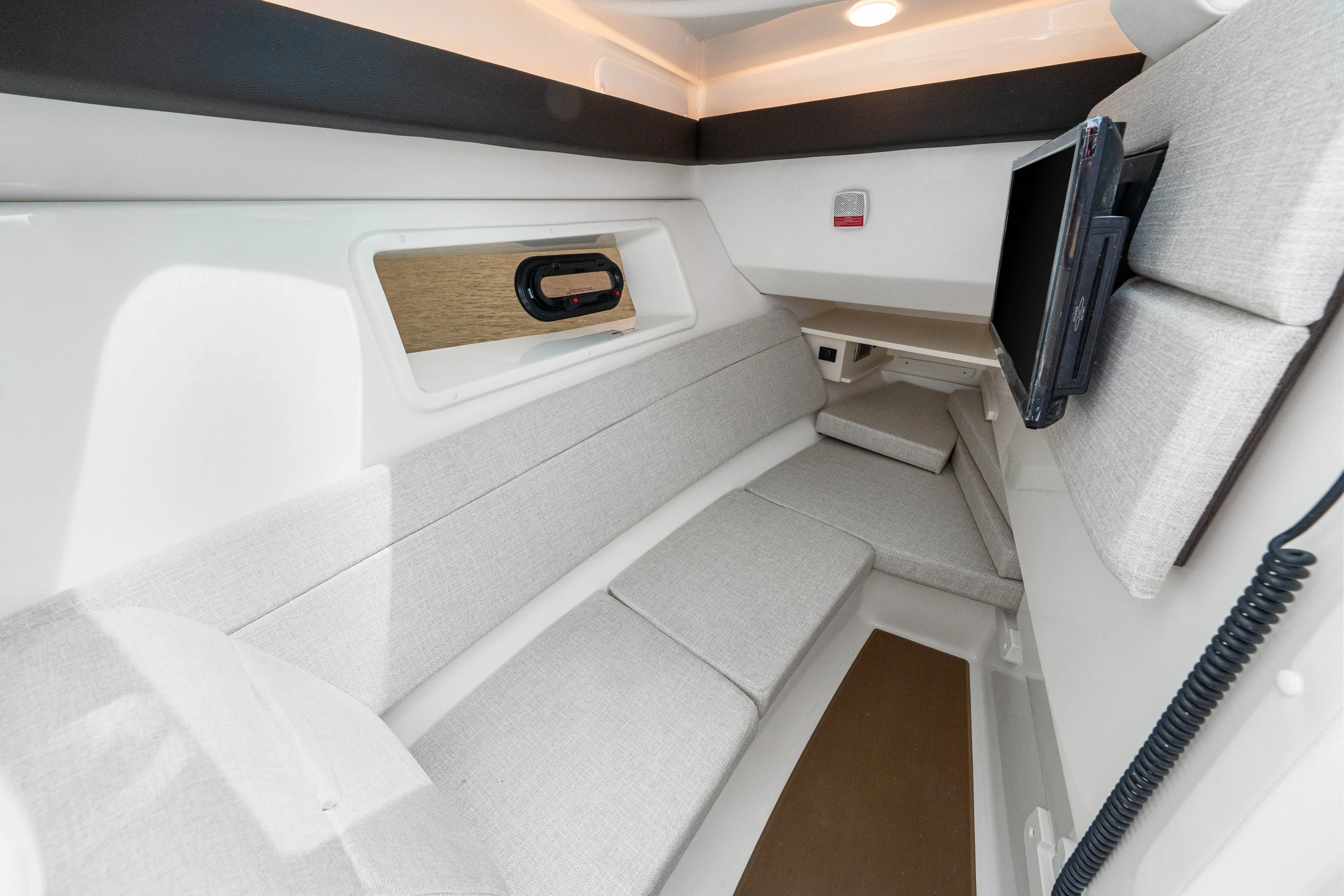 2026 Sea Ray SLX 350 Outboard Image Thumbnail #45