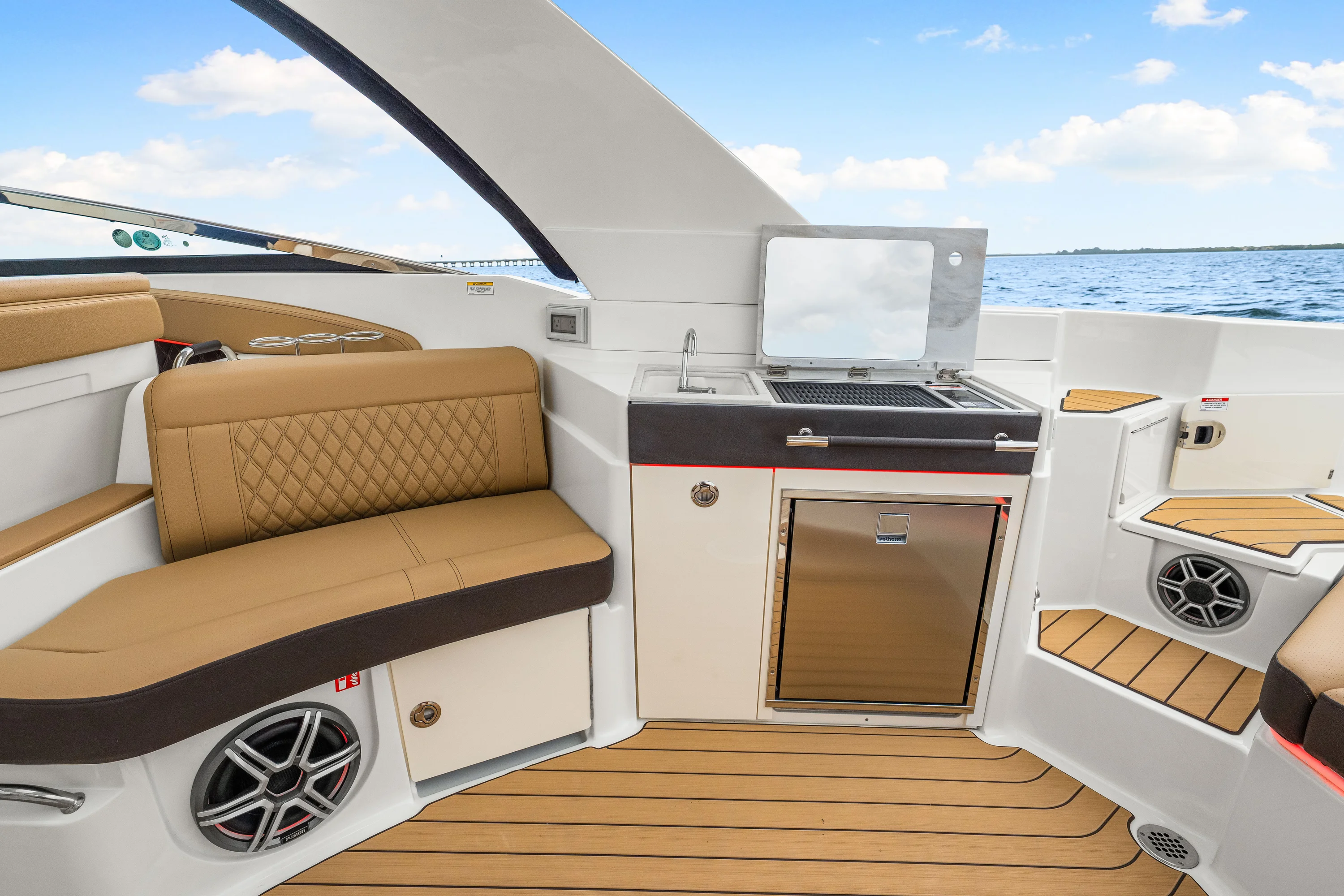 2026 Sea Ray SLX 350 Outboard Image Thumbnail #35