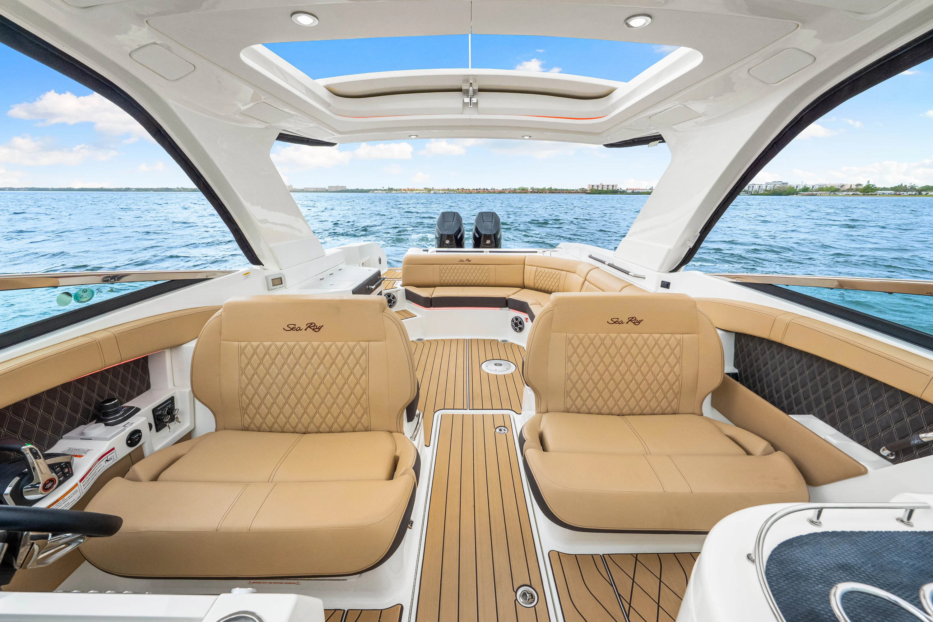 2026 Sea Ray SLX 350 Outboard Image Thumbnail #29