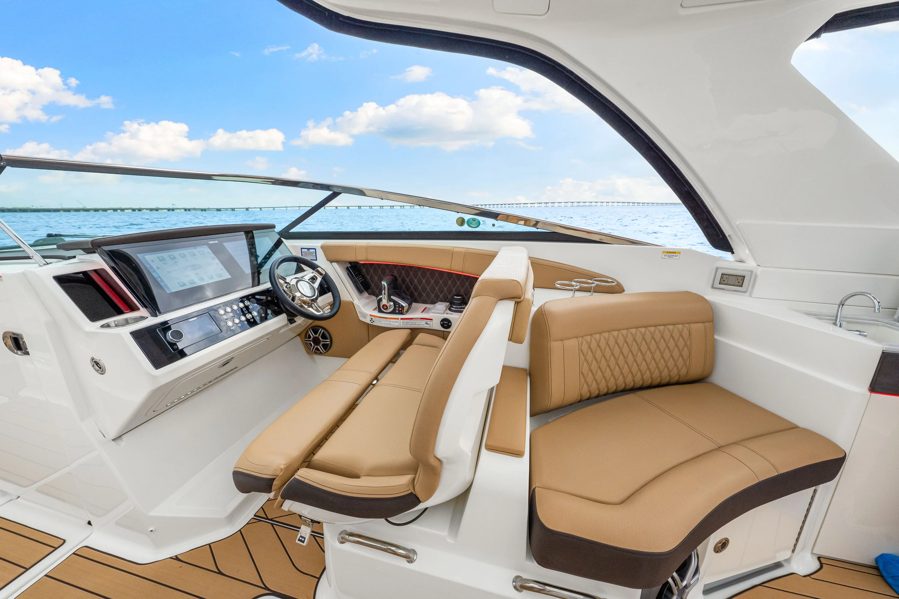 2026 Sea Ray SLX 350 Outboard Image Thumbnail #32