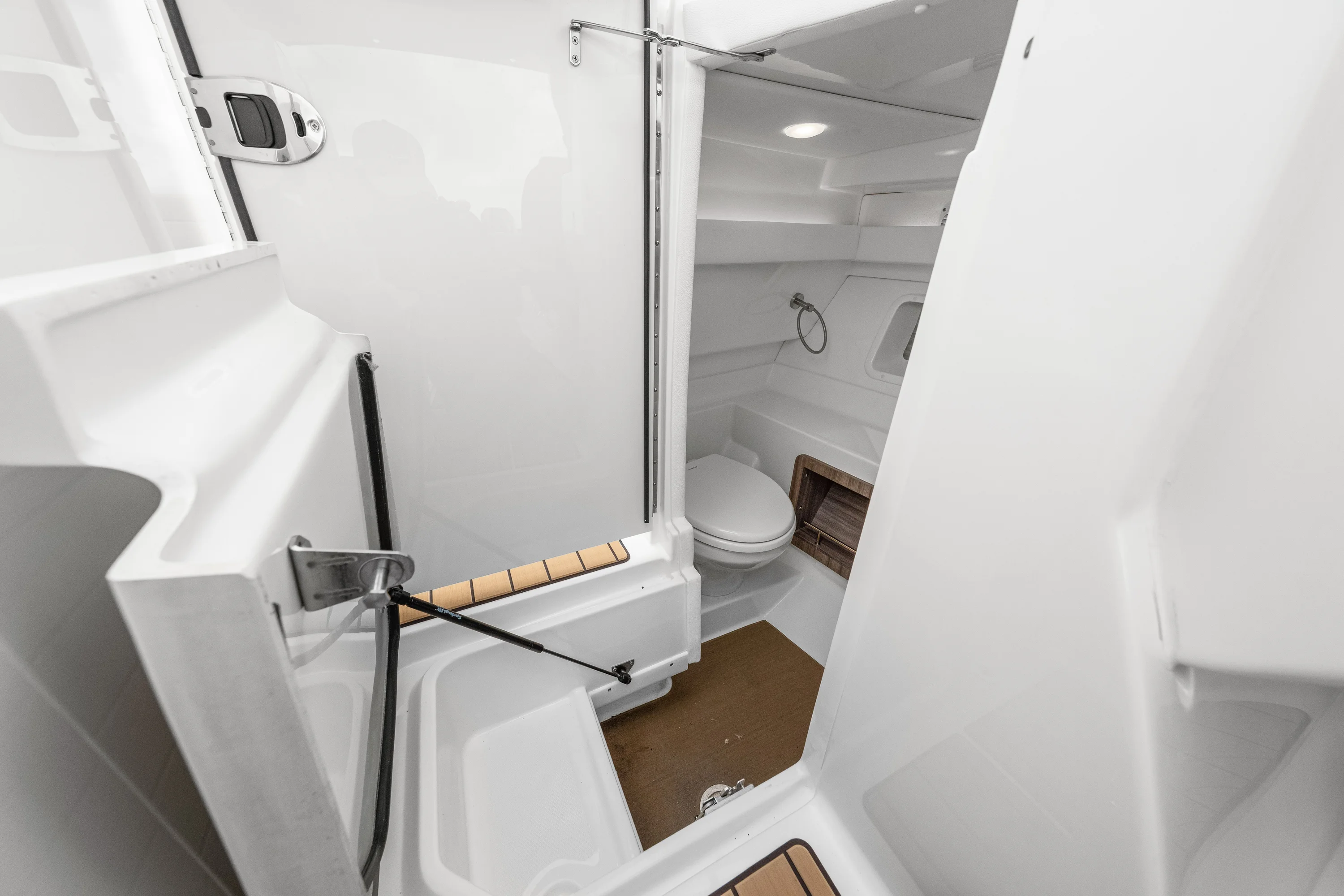 2026 Sea Ray SLX 350 Outboard Image Thumbnail #46