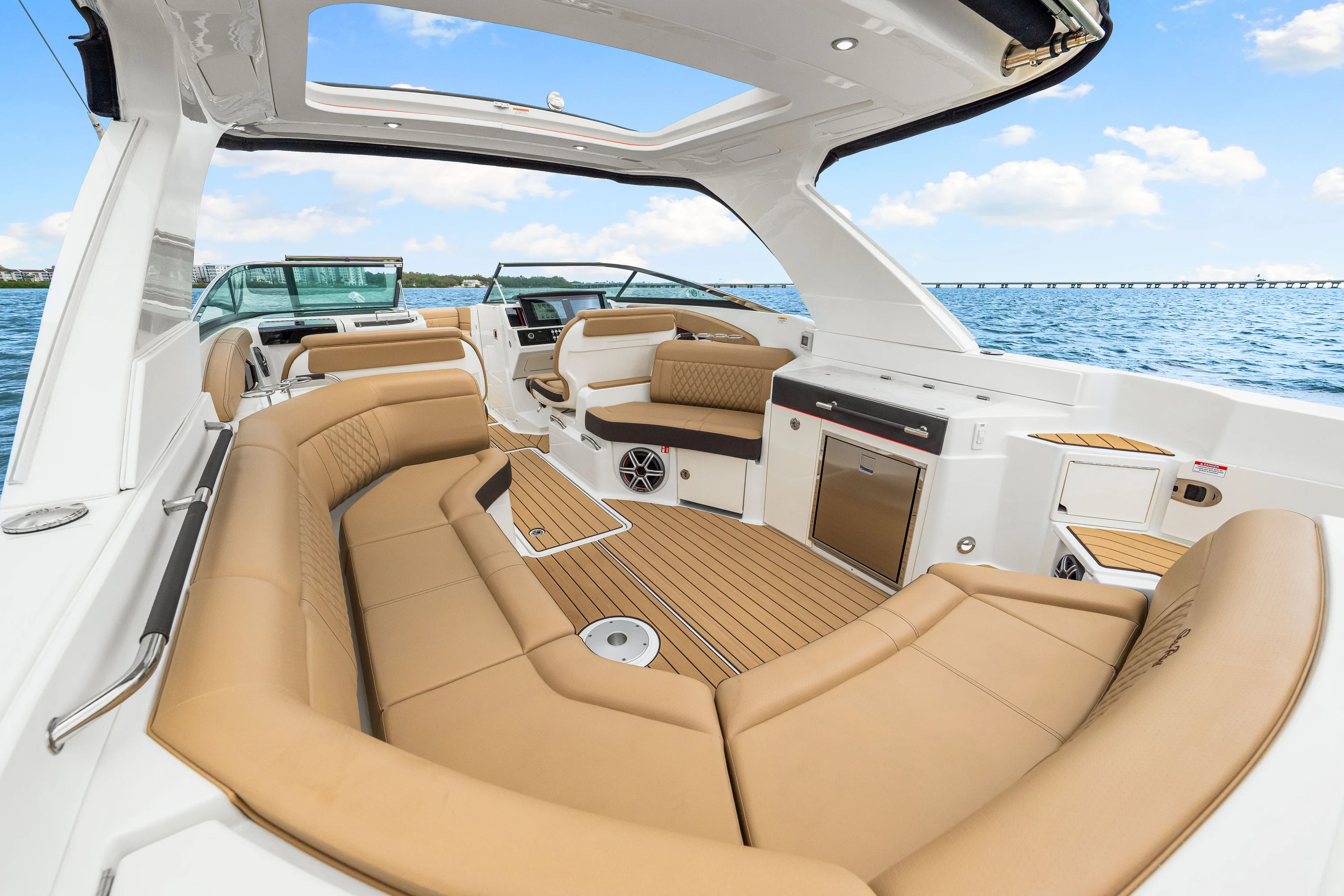 2026 Sea Ray SLX 350 Outboard Image Thumbnail #28