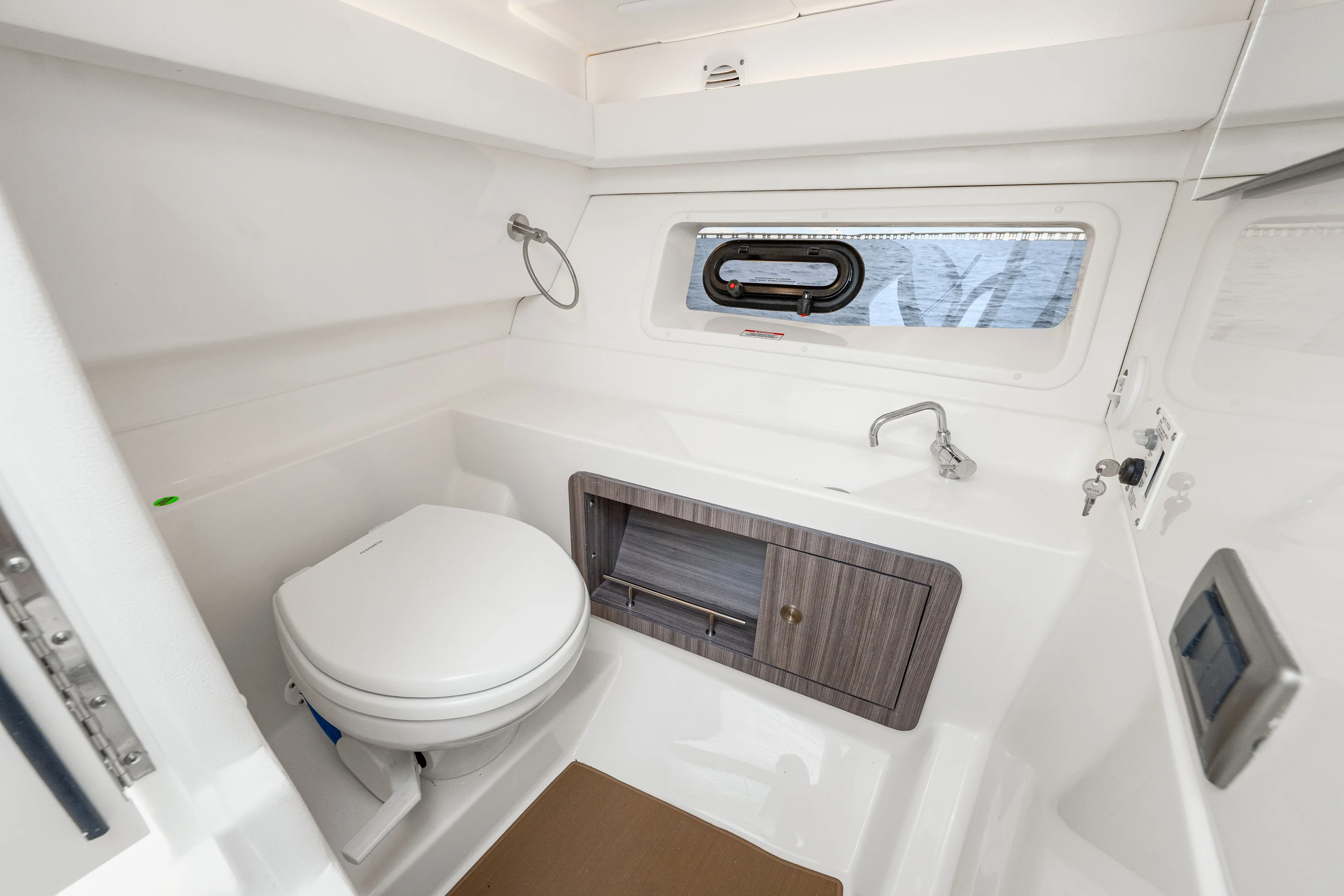 2026 Sea Ray SLX 350 Outboard Image Thumbnail #47