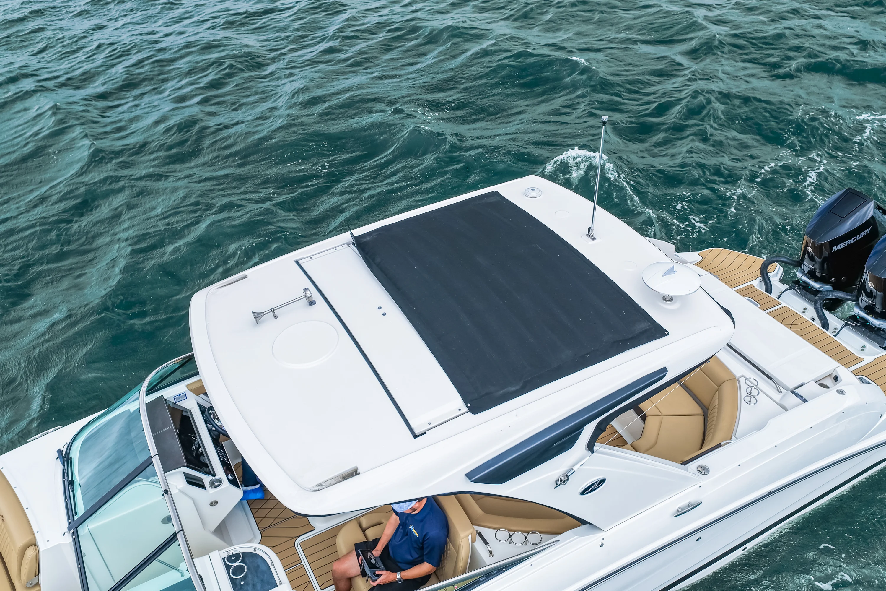 2026 Sea Ray SLX 350 Outboard Image Thumbnail #9