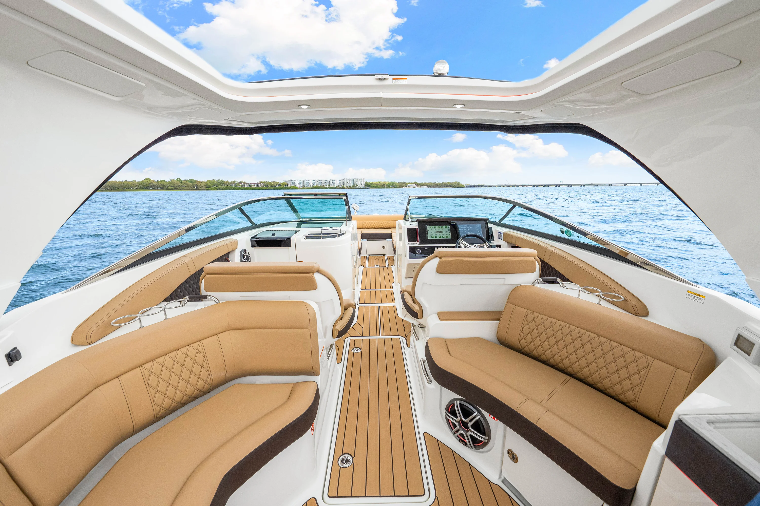 2026 Sea Ray SLX 350 Outboard Image Thumbnail #31