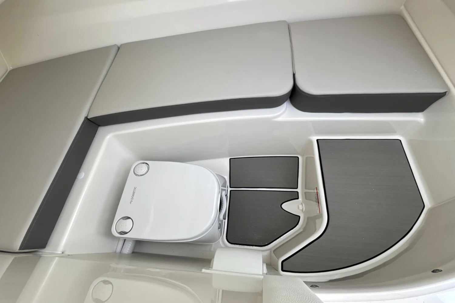 2026 Sea Ray SDX 230 Outboard Image Thumbnail #31