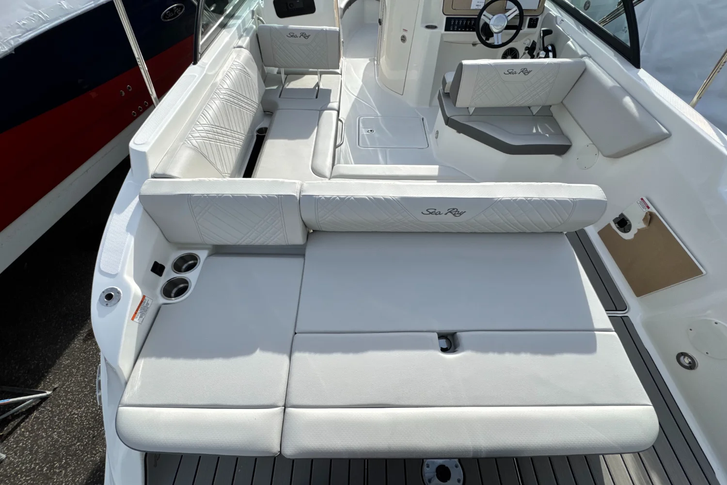 2026 Sea Ray SDX 230 Outboard Image Thumbnail #10