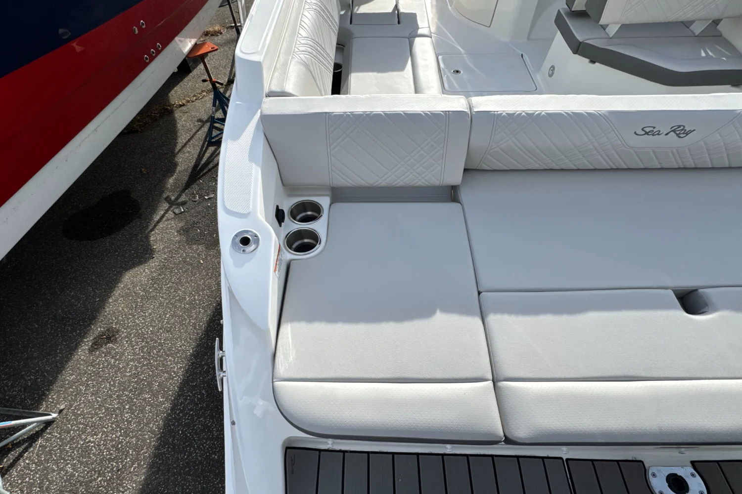 2026 Sea Ray SDX 230 Outboard Image Thumbnail #5