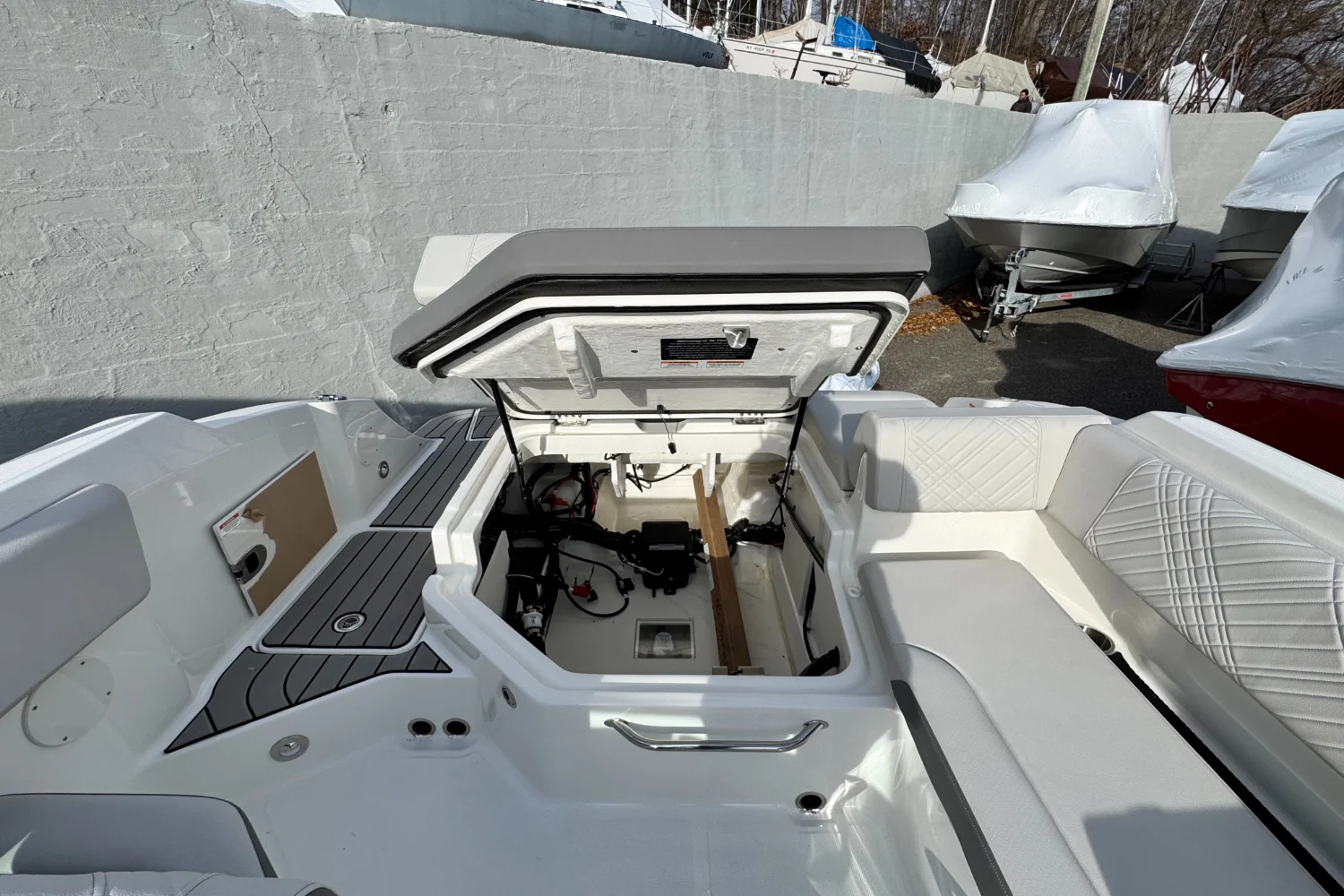 2026 Sea Ray SDX 230 Outboard Image Thumbnail #12