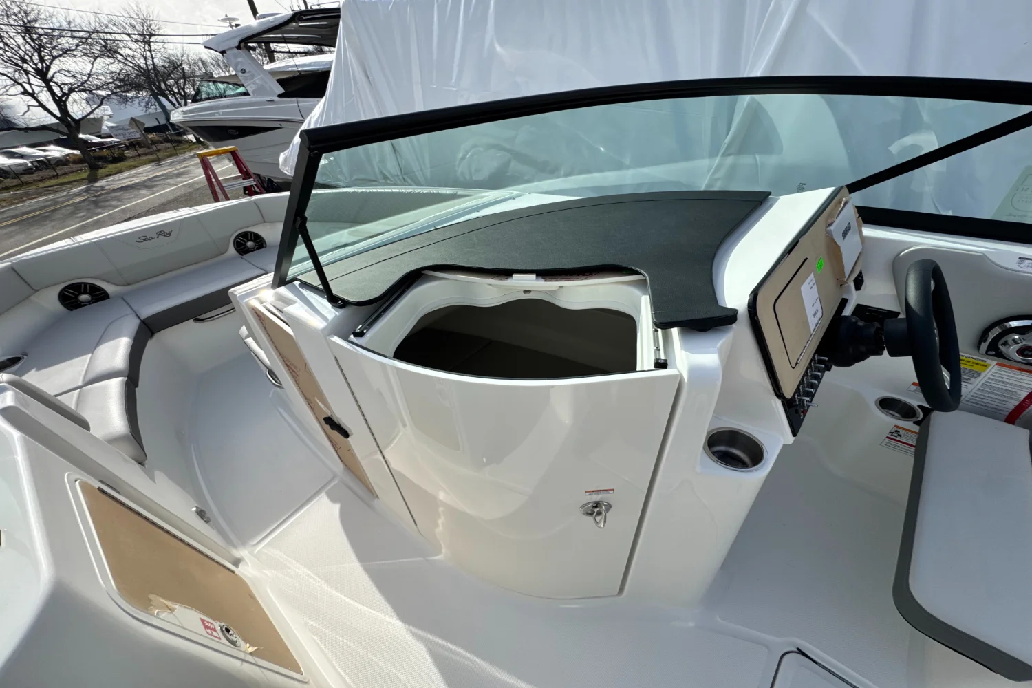 2026 Sea Ray SDX 230 Outboard Image Thumbnail #28