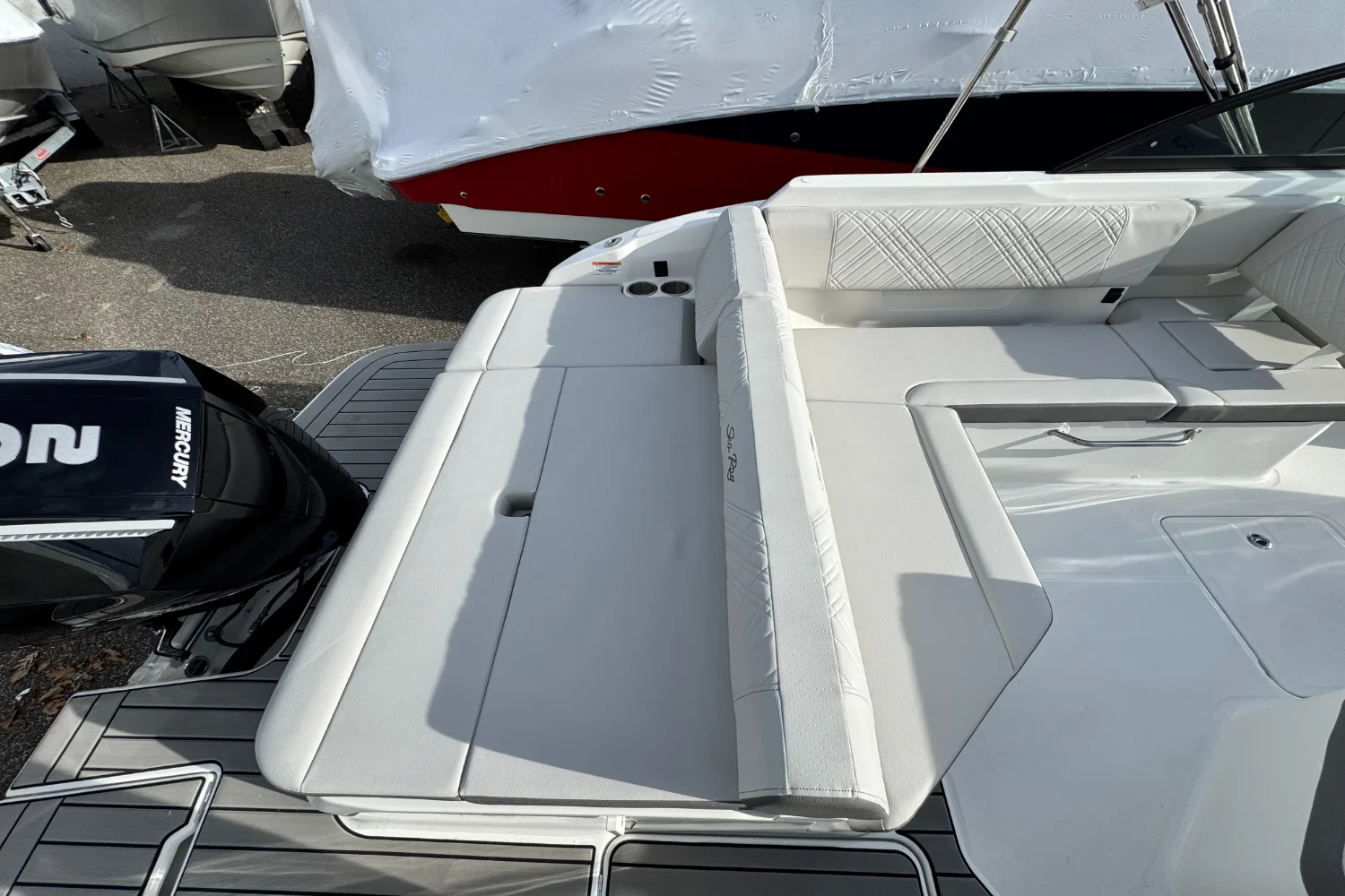 2026 Sea Ray SDX 230 Outboard Image Thumbnail #11