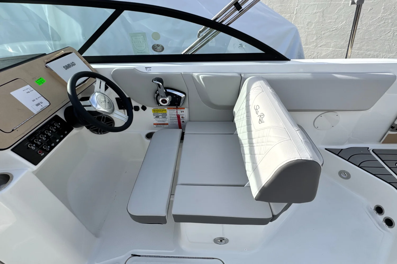 2026 Sea Ray SDX 230 Outboard Image Thumbnail #24