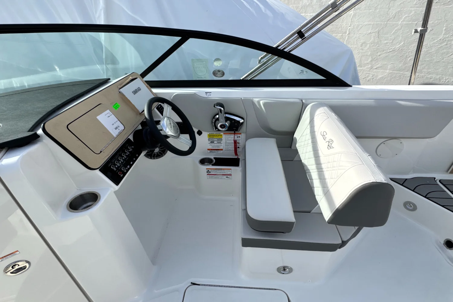 2026 Sea Ray SDX 230 Outboard Image Thumbnail #23