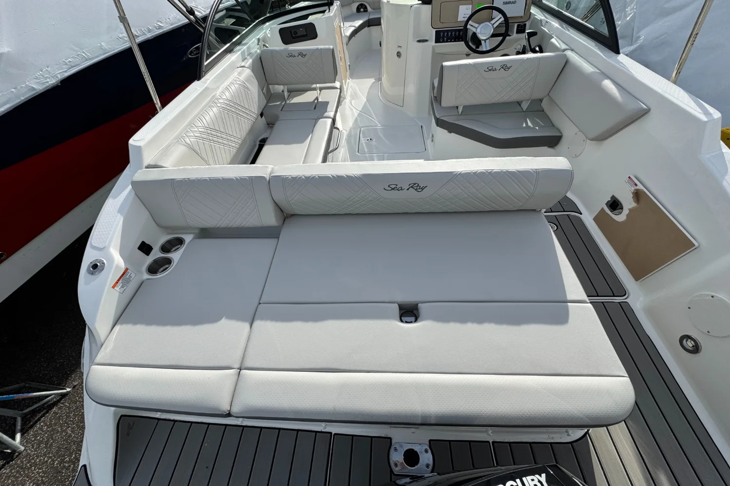 2026 Sea Ray SDX 230 Outboard Image Thumbnail #4