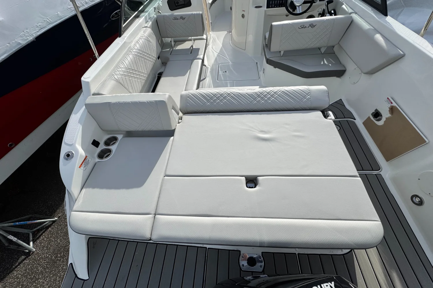 2026 Sea Ray SDX 230 Outboard Image Thumbnail #7