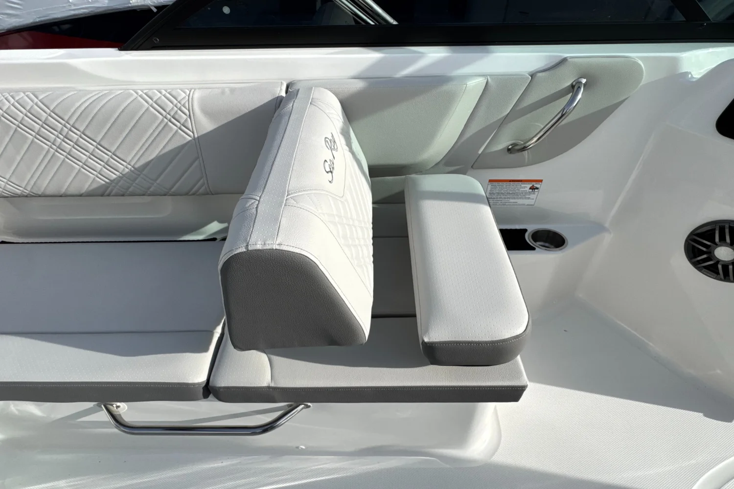 2026 Sea Ray SDX 230 Outboard Image Thumbnail #20