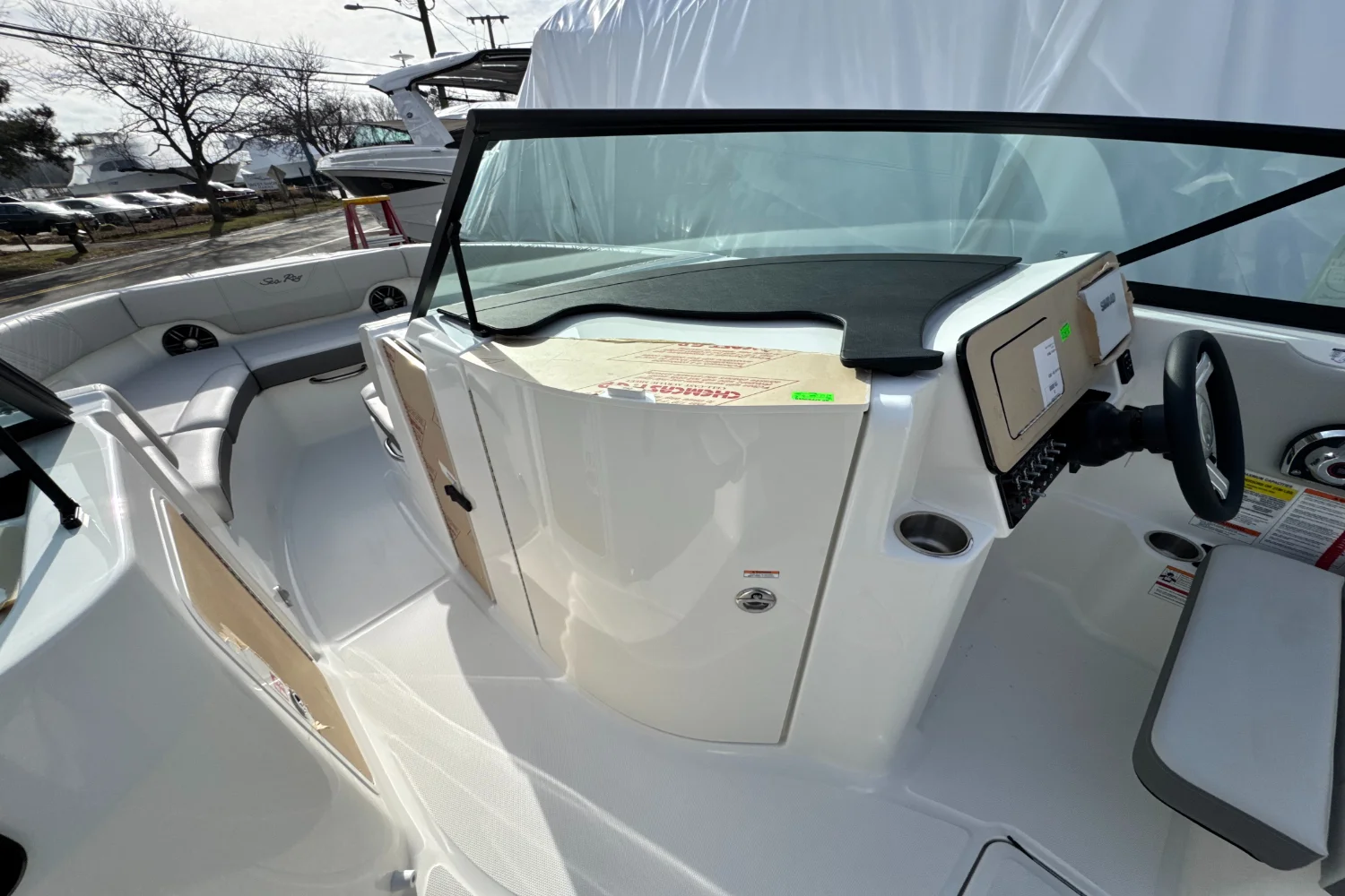 2026 Sea Ray SDX 230 Outboard Image Thumbnail #27