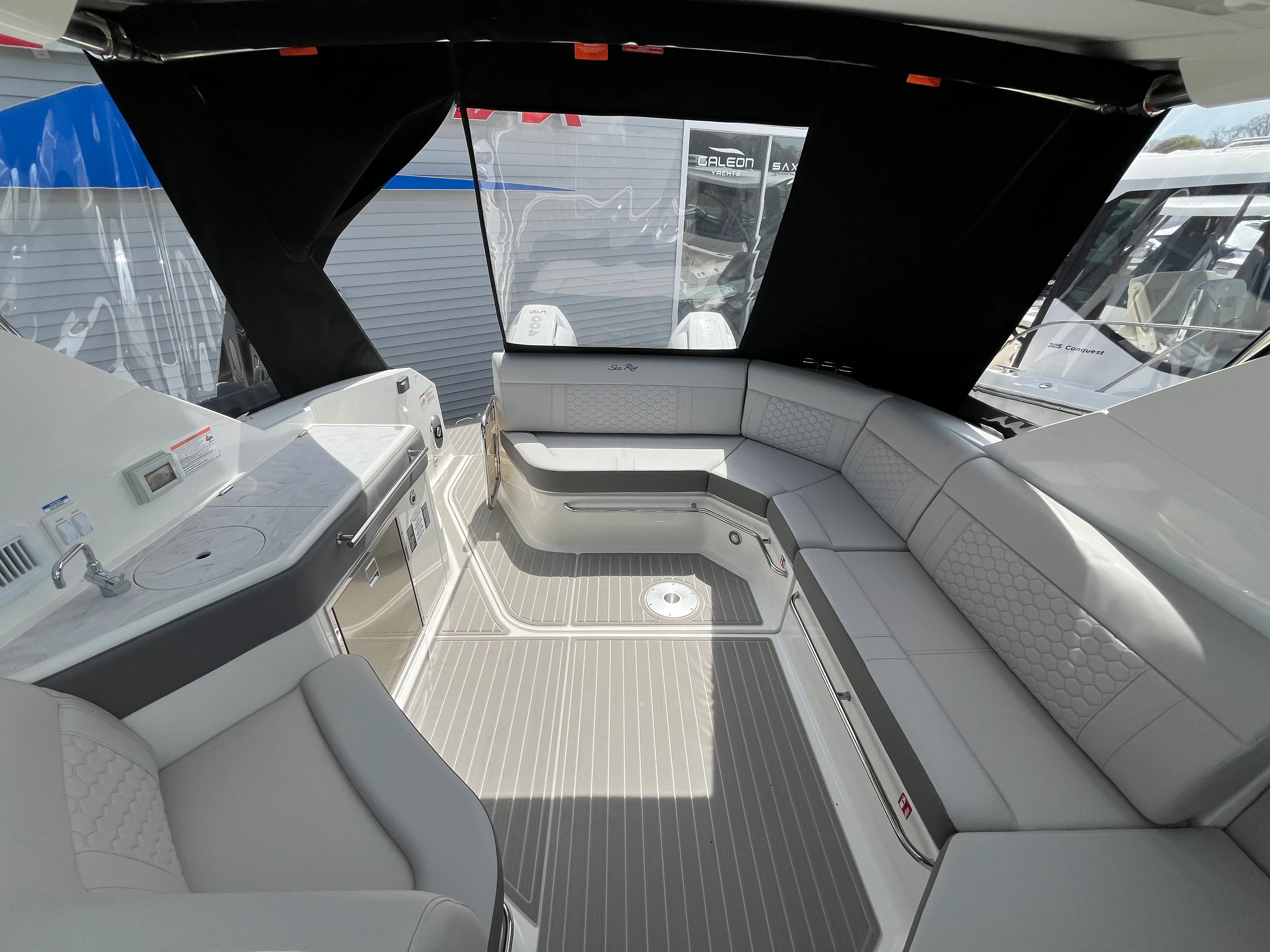 2026 Sea Ray Sundancer 320 Outboard Image Thumbnail #10