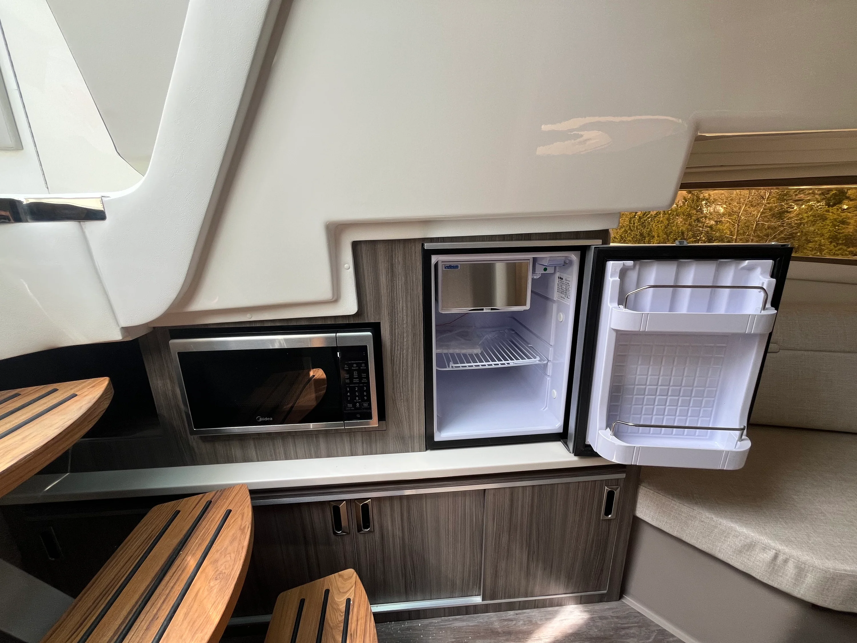 2026 Sea Ray Sundancer 320 Outboard Image Thumbnail #21