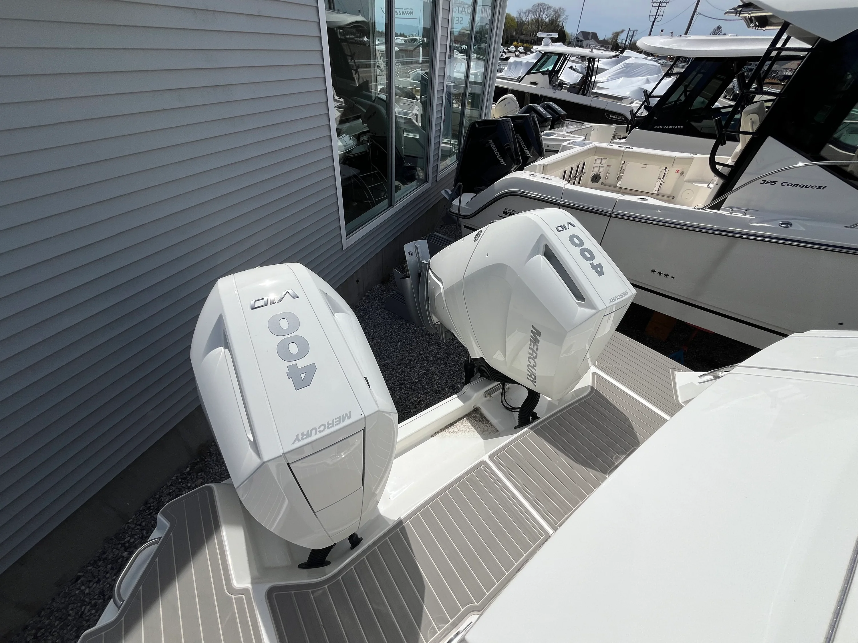 2026 Sea Ray Sundancer 320 Outboard Image Thumbnail #1