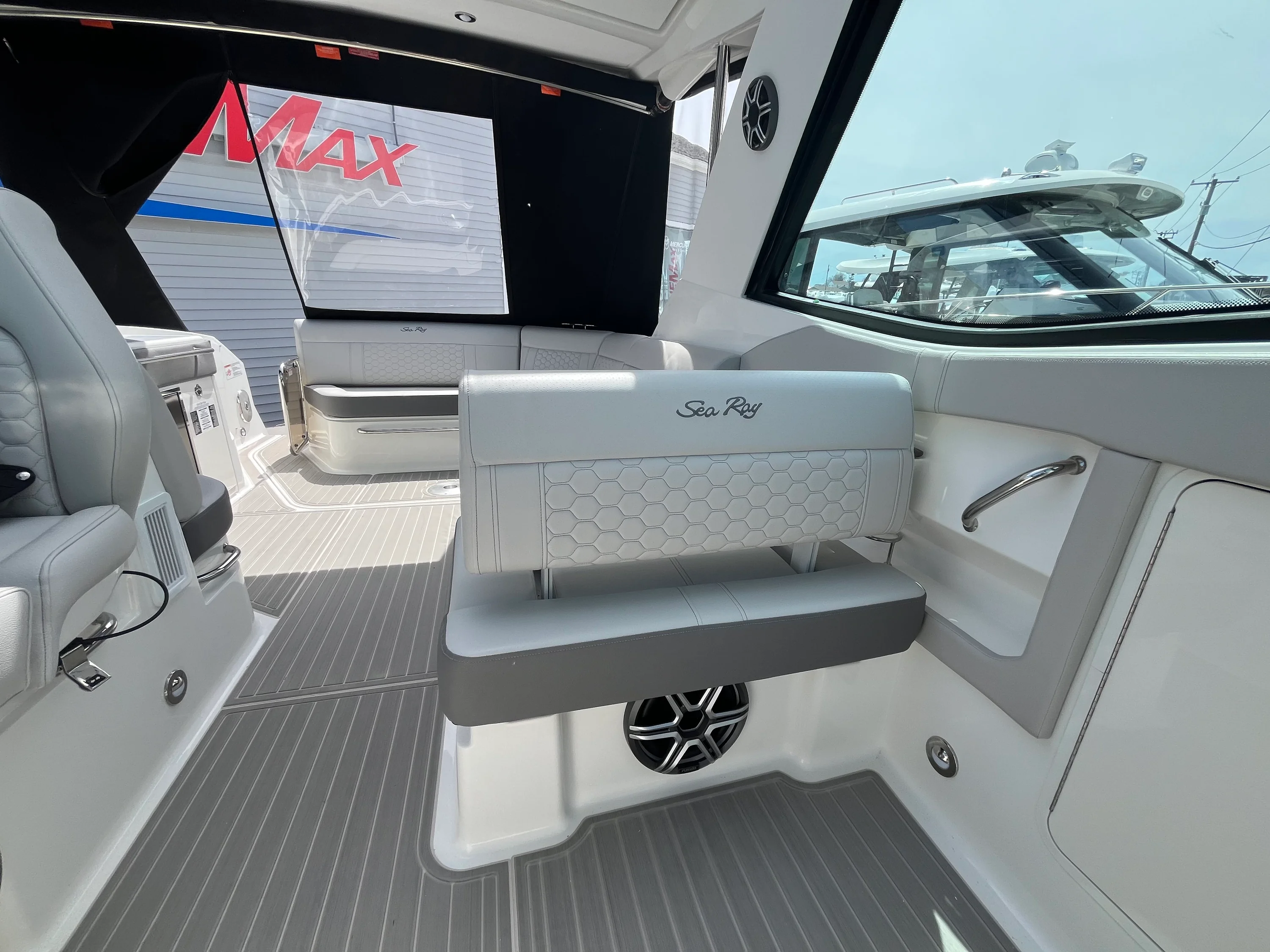 2026 Sea Ray Sundancer 320 Outboard Image Thumbnail #13