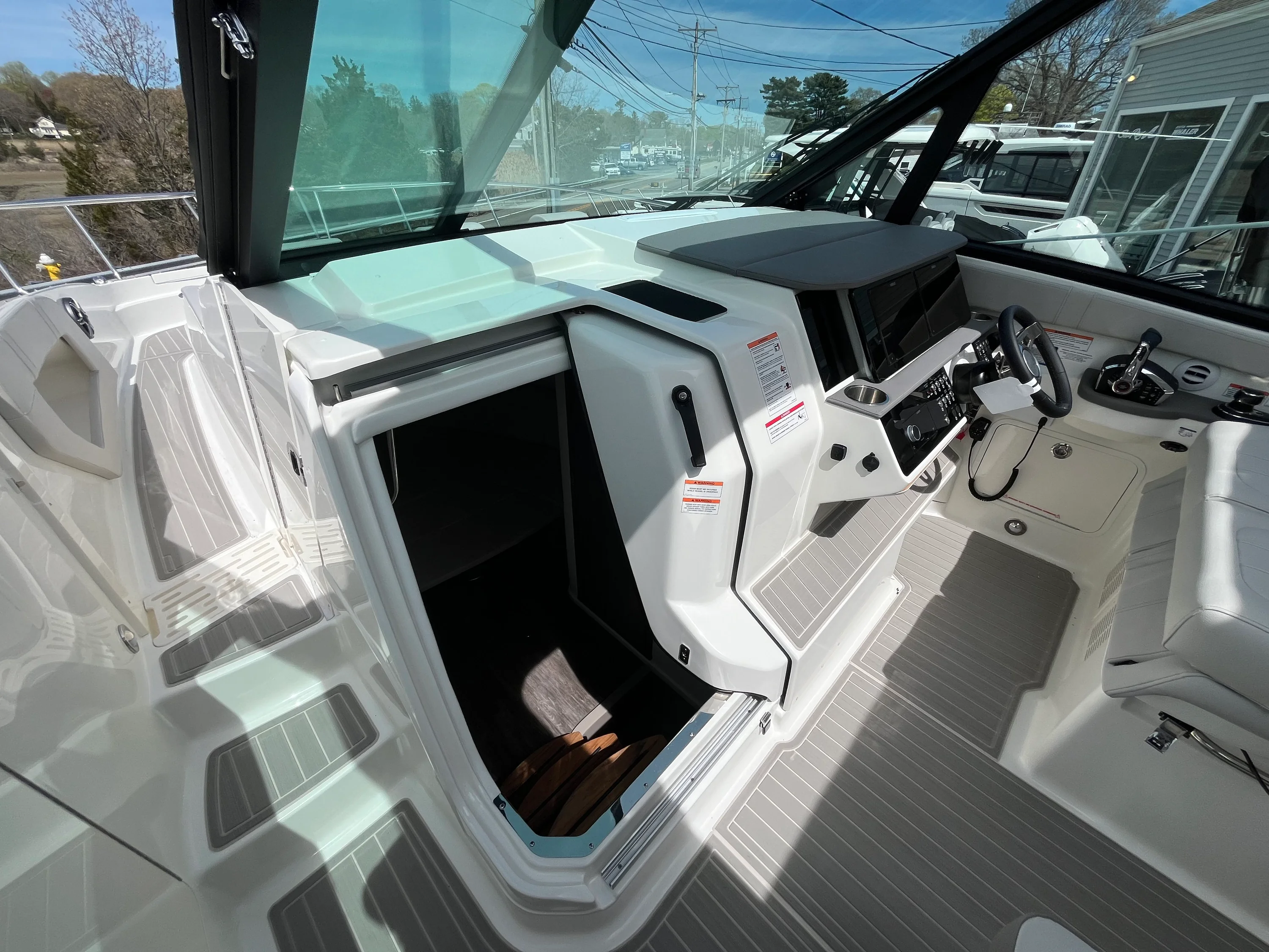2026 Sea Ray Sundancer 320 Outboard Image Thumbnail #17