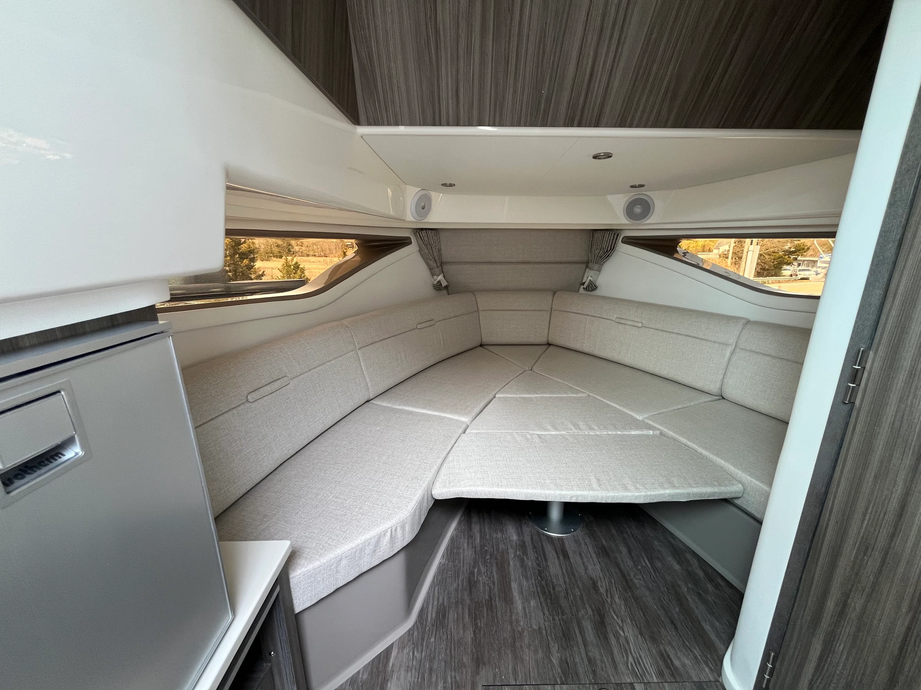 2026 Sea Ray Sundancer 320 Outboard Image Thumbnail #18
